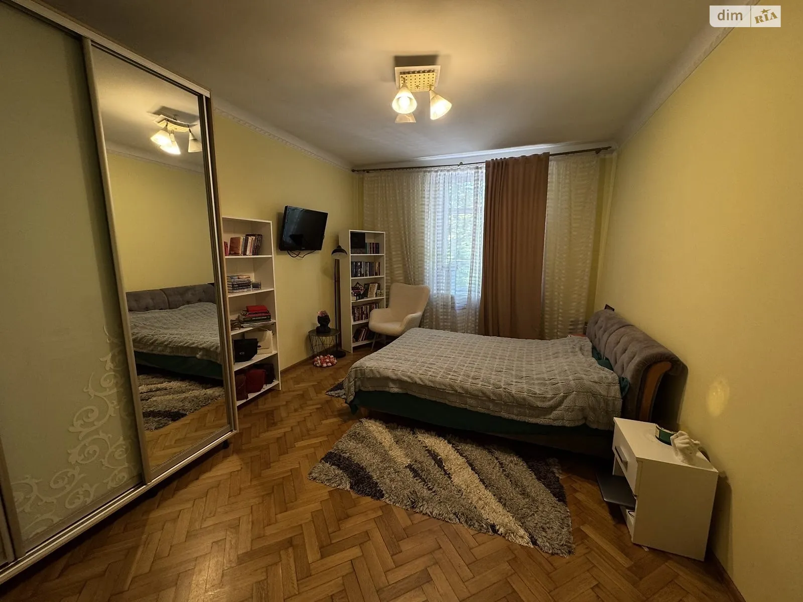 Продается 3-комнатная квартира 95 кв. м в Черновцах, ул. Федьковича Юрия, 4 - фото 1