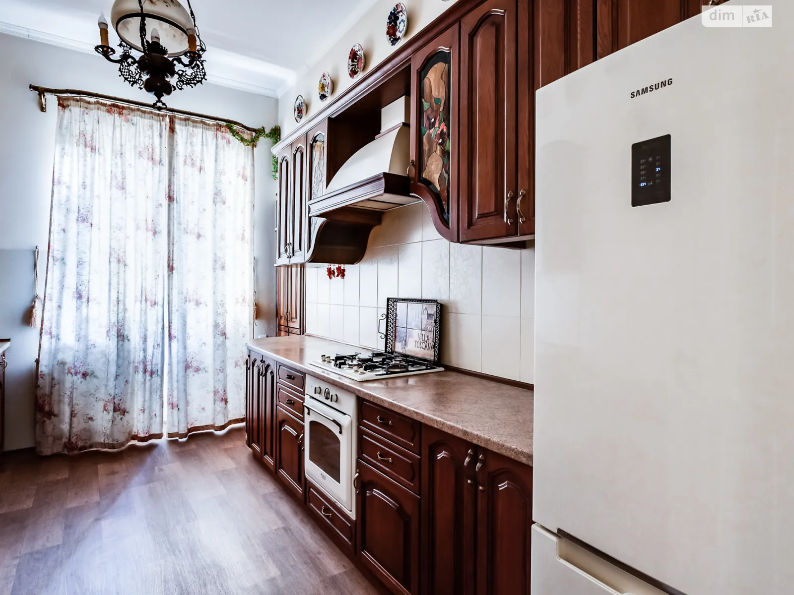 Сдается в аренду 3-комнатная квартира 95 кв. м в Львове, ул. Коновальца Евгения, 37 - фото 1