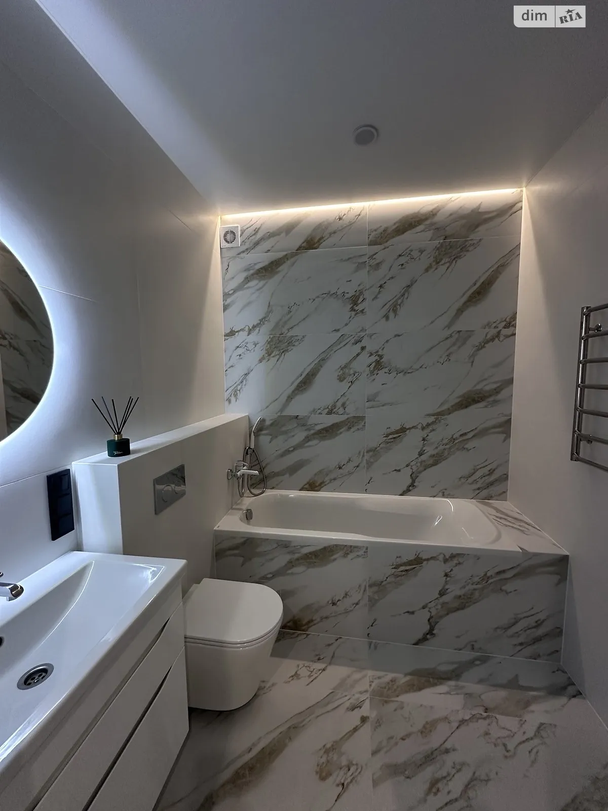 Продается 1-комнатная квартира 37 кв. м в Ровно, ул. Медицинская, 1А - фото 1