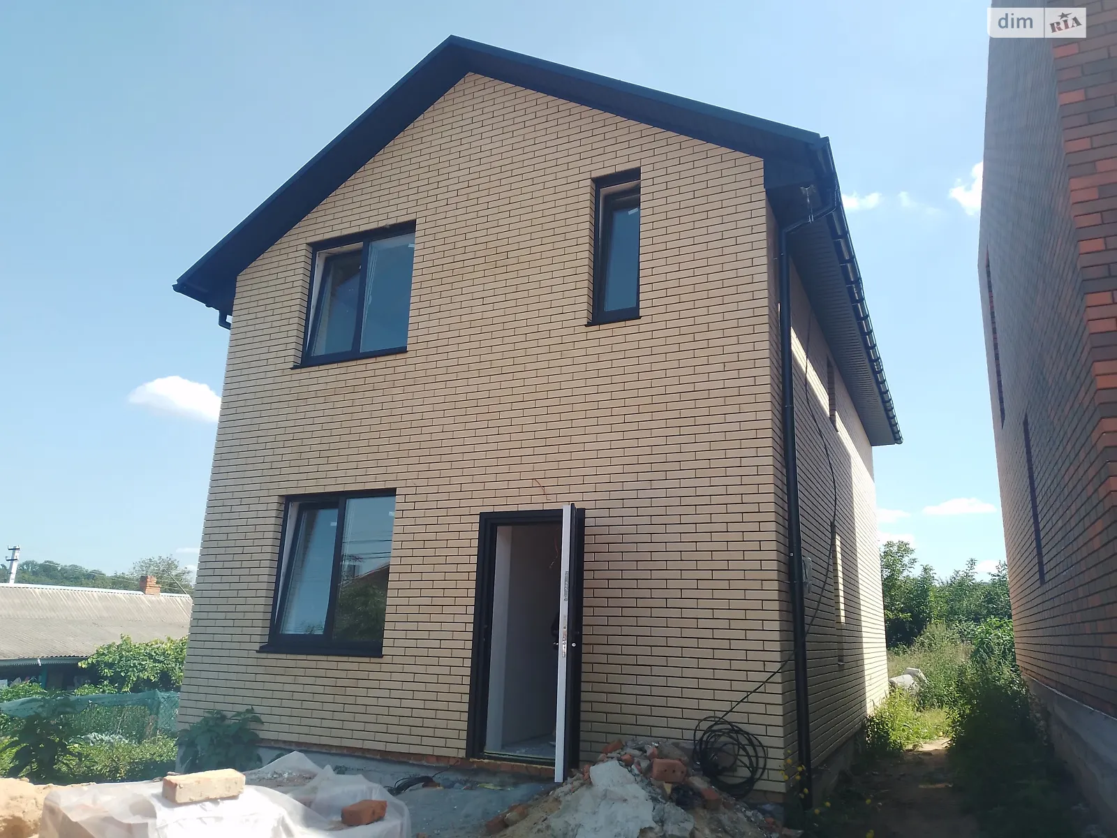 Продается дом на 2 этажа 105 кв. м с садом, цена: 88000 $ - фото 1