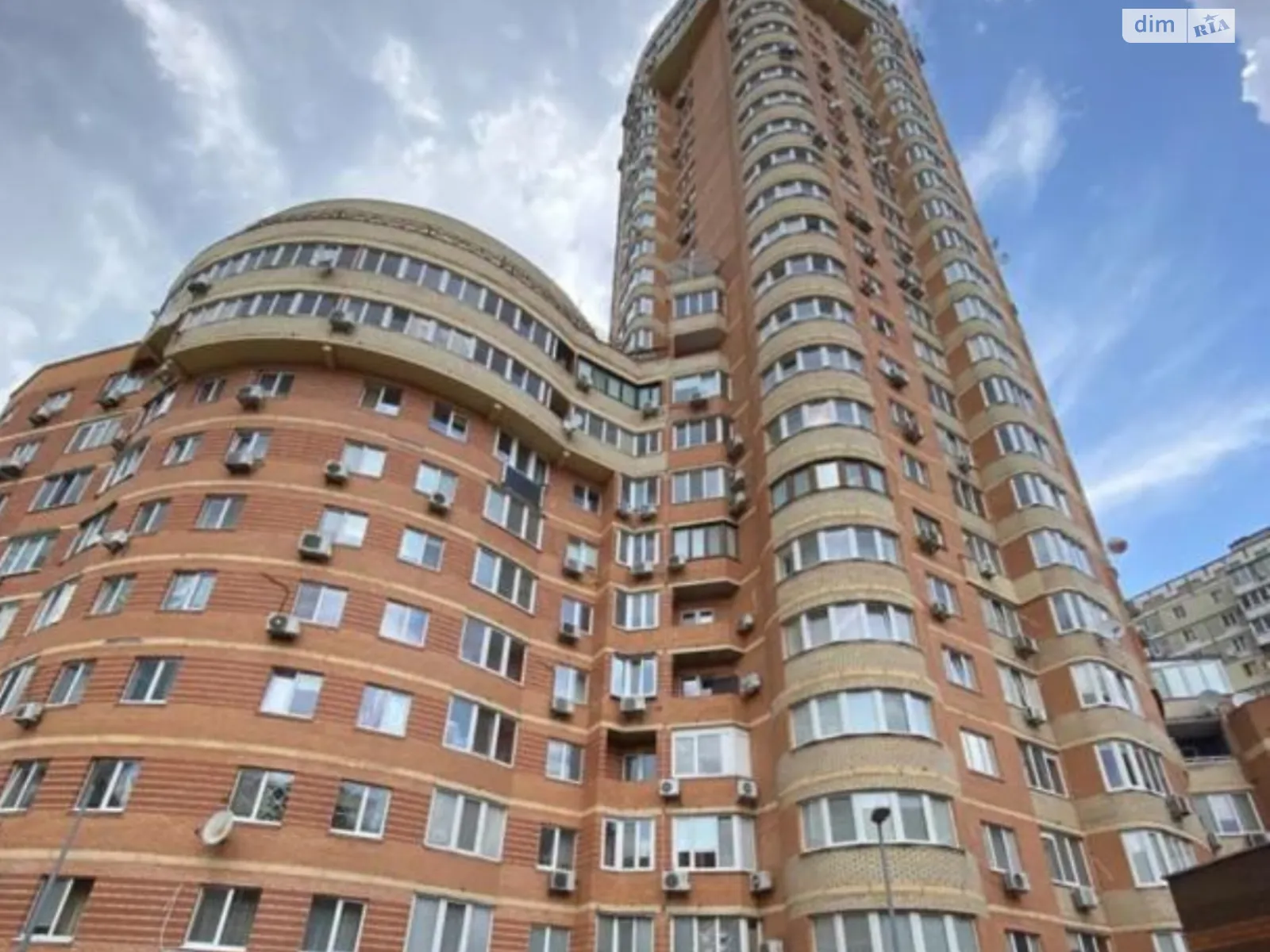 Продается 1-комнатная квартира 61 кв. м в Киеве, ул. Срибнокильская, 12 - фото 1