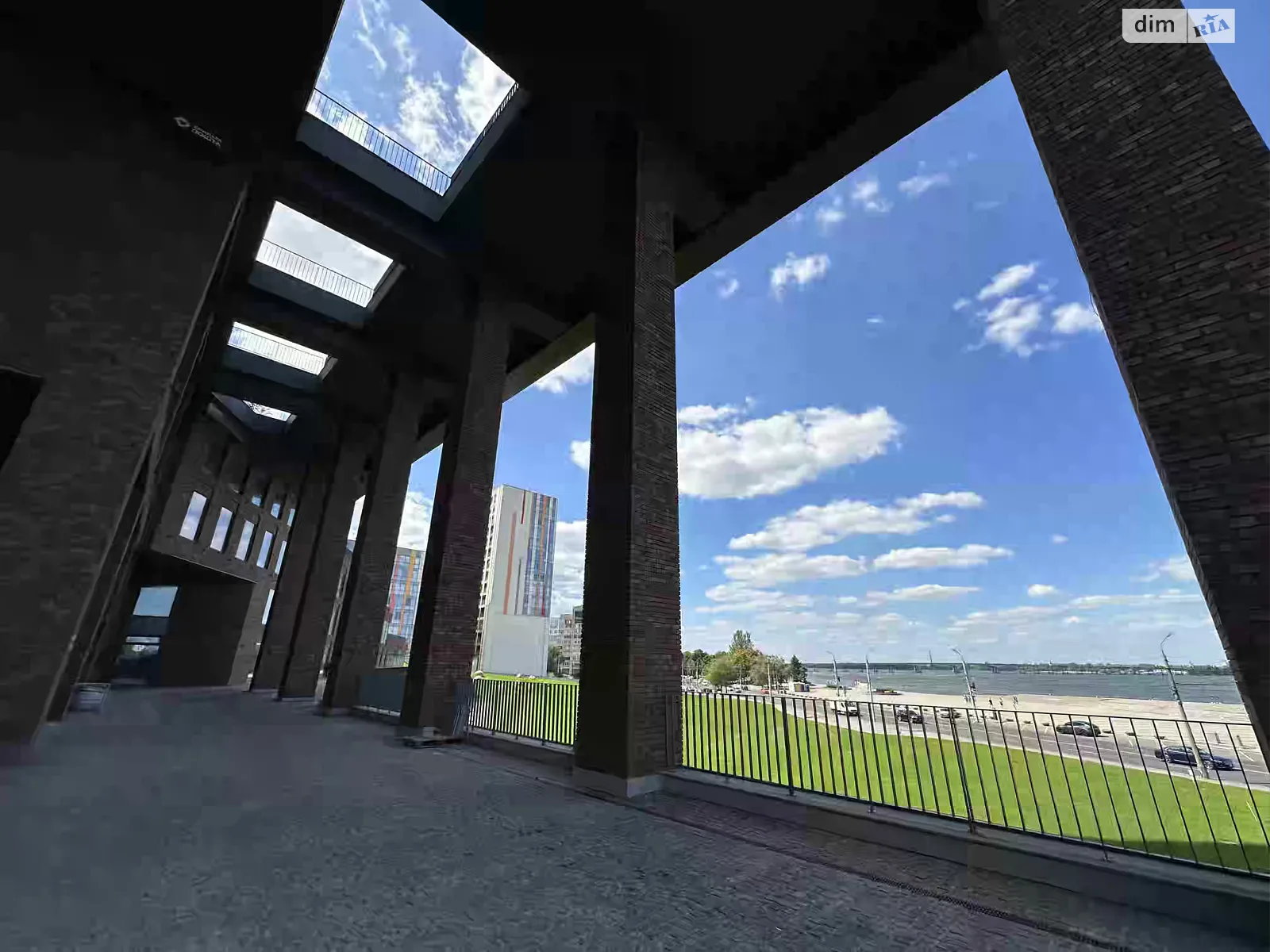 Продается 3-комнатная квартира 75 кв. м в Днепре, ул. Сичеславская Набережная, 53А - фото 1