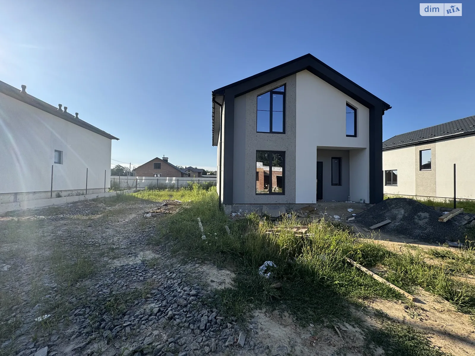 Продается дом на 2 этажа 125 кв. м с садом, цена: 105000 $ - фото 1