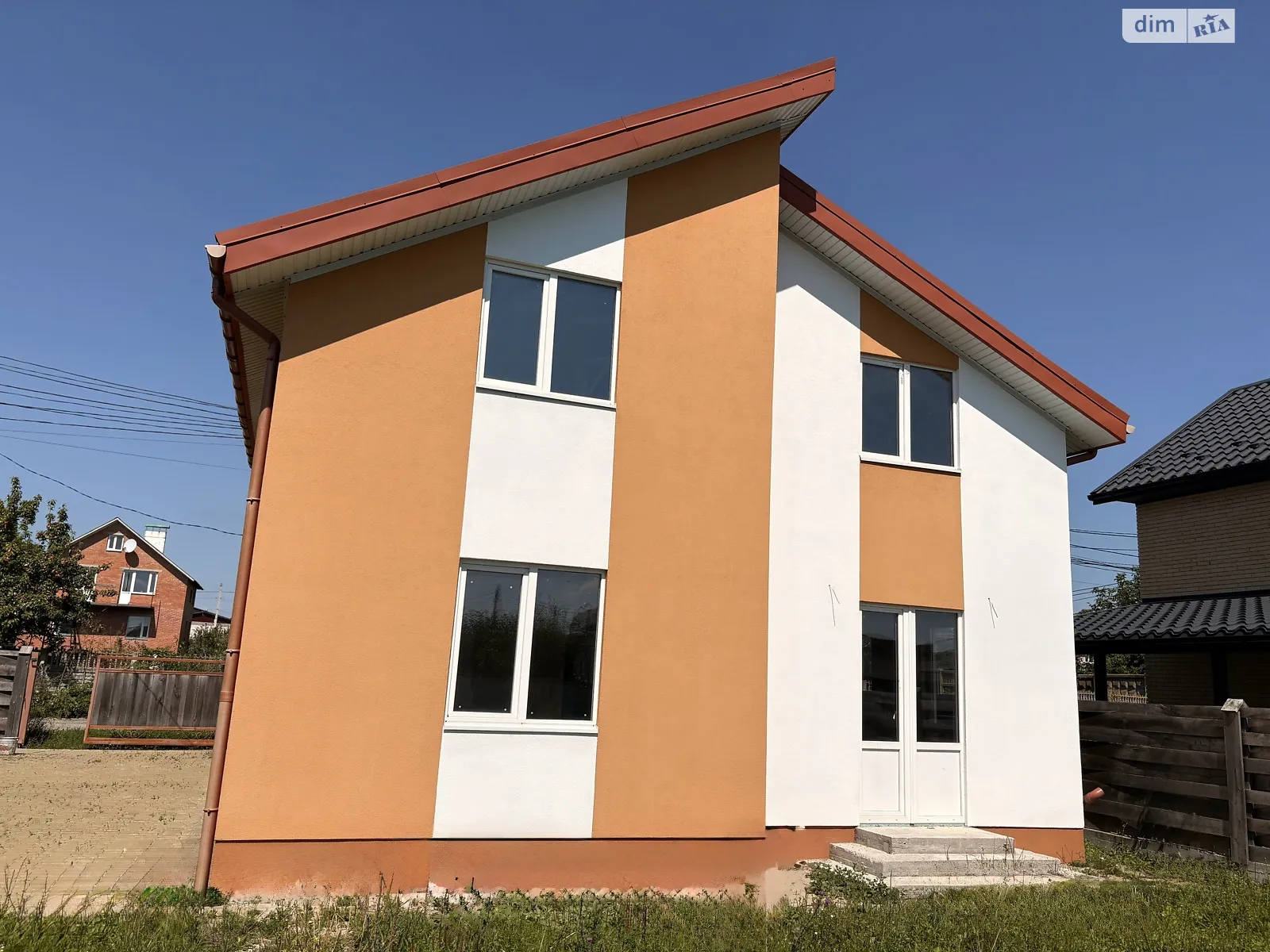 Продается дом на 2 этажа 120 кв. м с садом, цена: 85000 $ - фото 1