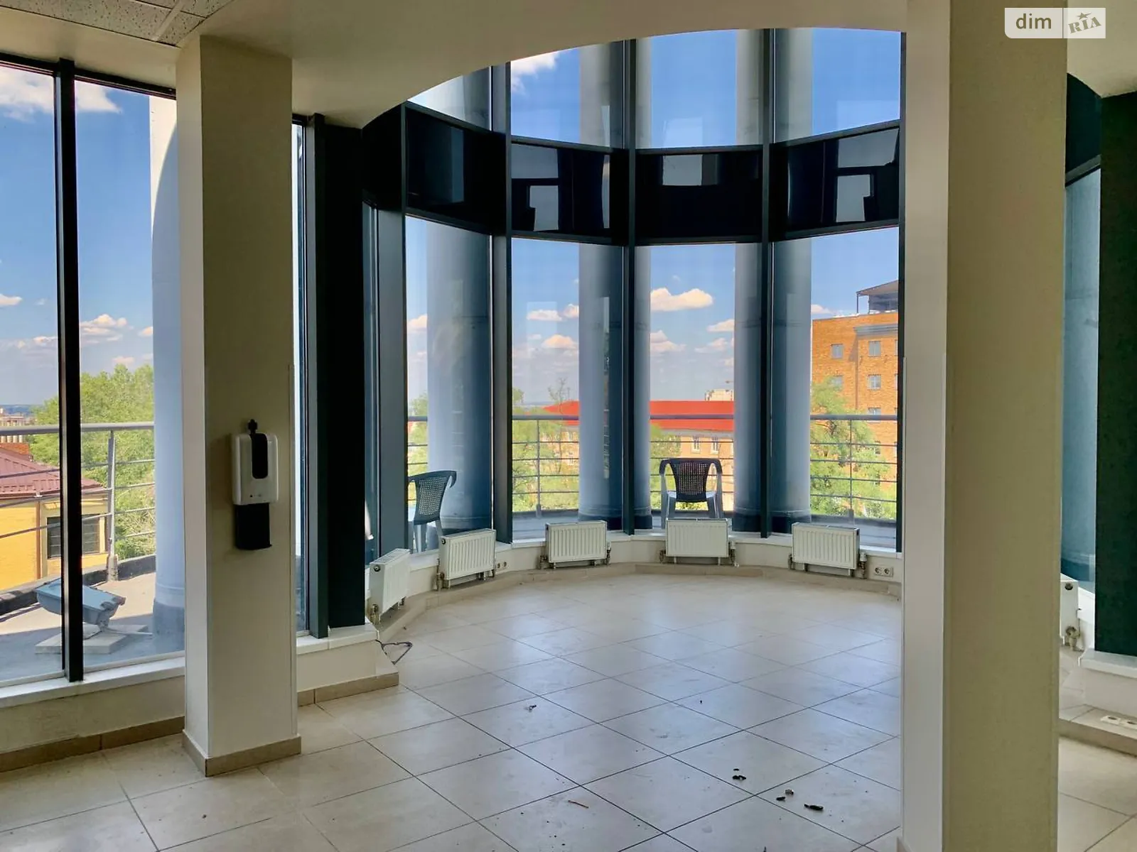 Сдается в аренду офис 145 кв. м в бизнес-центре, цена: 43500 грн - фото 1