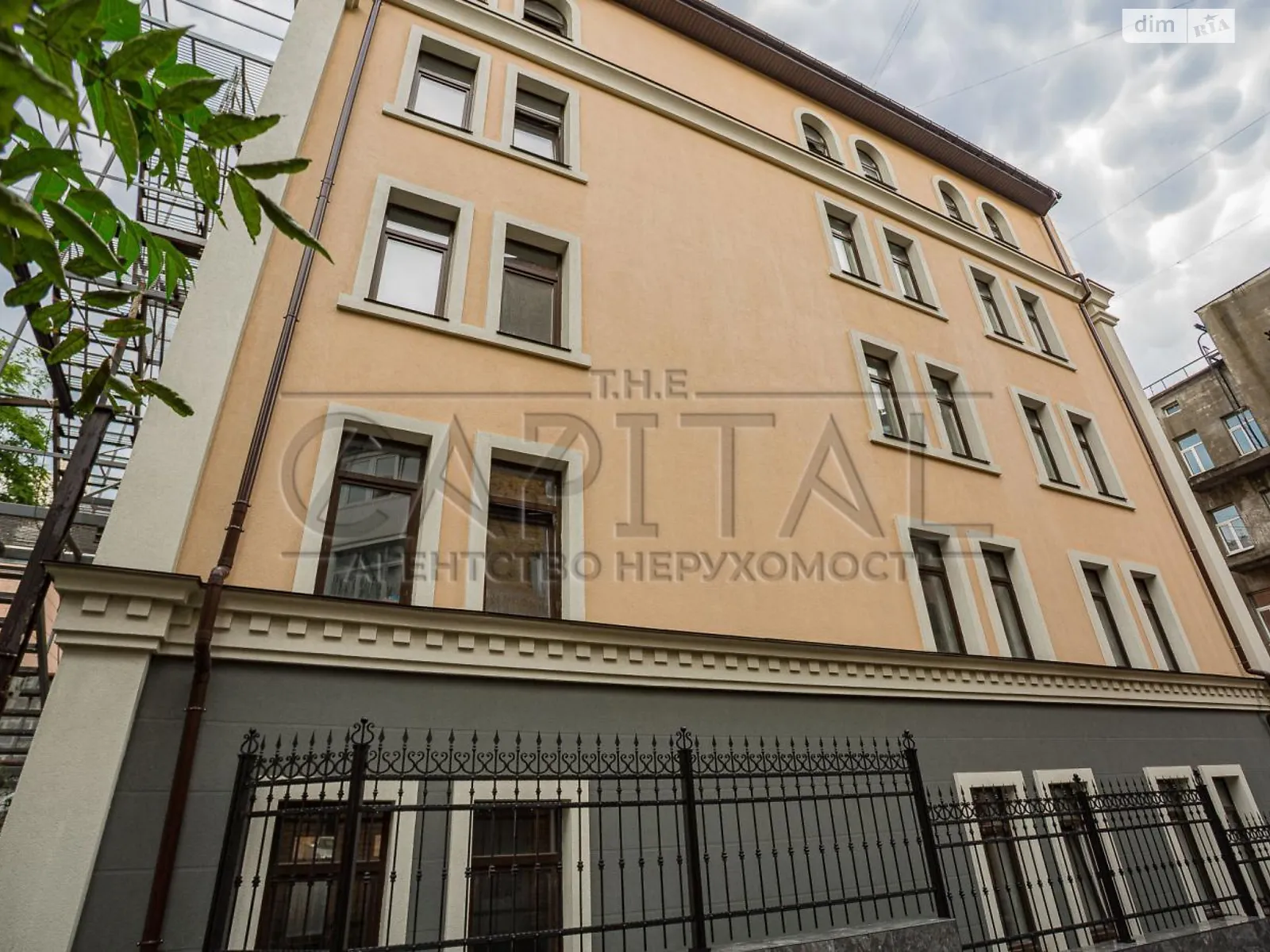 Сдается в аренду офис 800 кв. м в бизнес-центре, цена: 16000 $ - фото 1