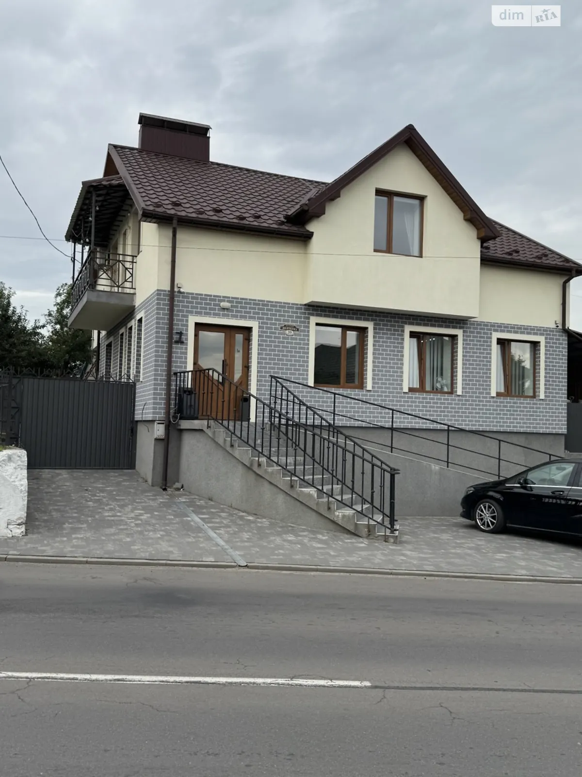 Продается дом на 2 этажа 180 кв. м с гаражом, цена: 325000 $ - фото 1