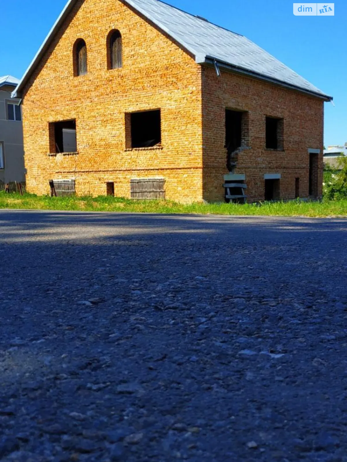 Продается дом на 2 этажа 220 кв. м с баней/сауной, цена: 150000 $ - фото 1
