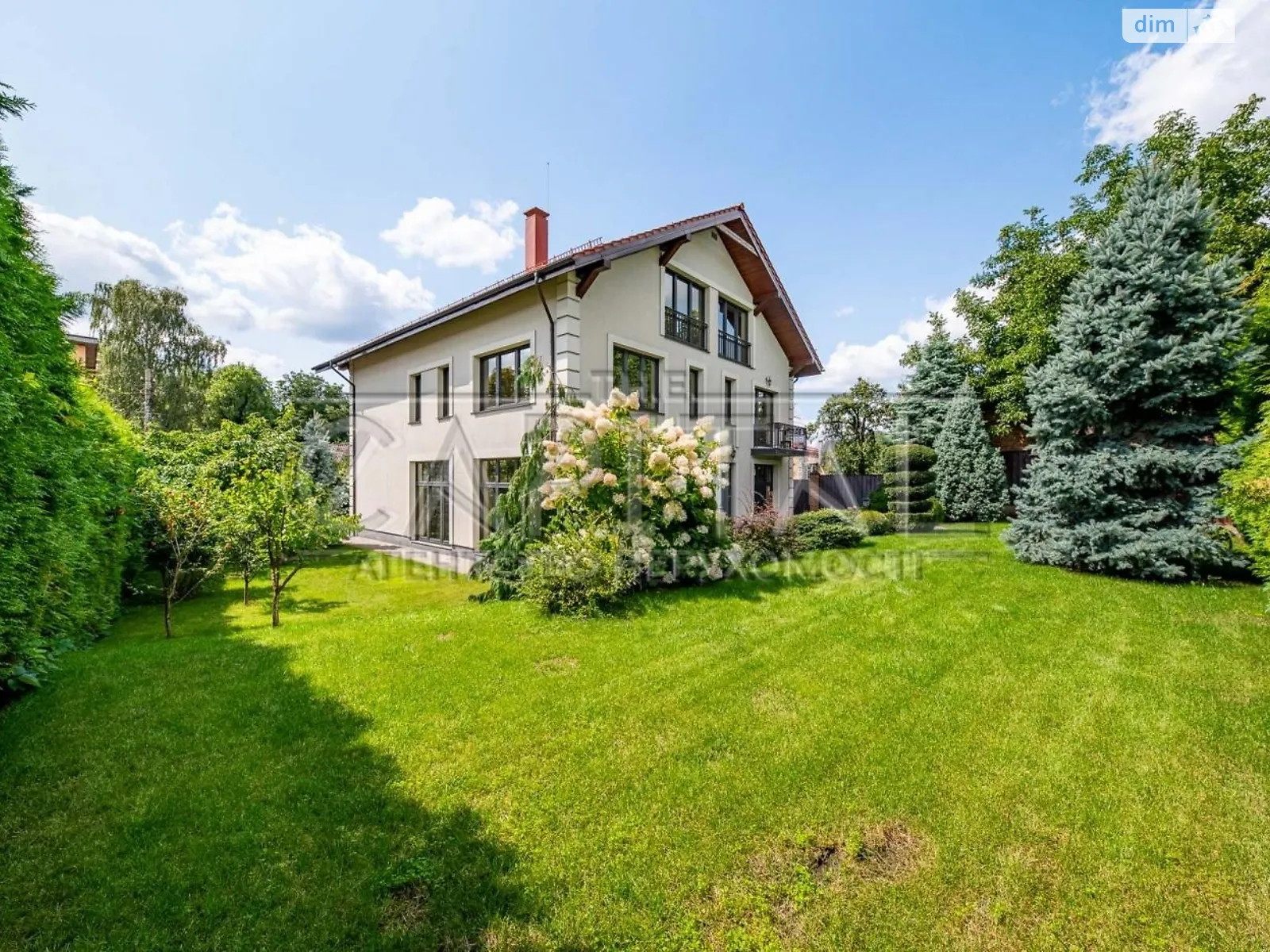 Продается дом на 3 этажа 536.5 кв. м с бассейном, цена: 1500000 $ - фото 1