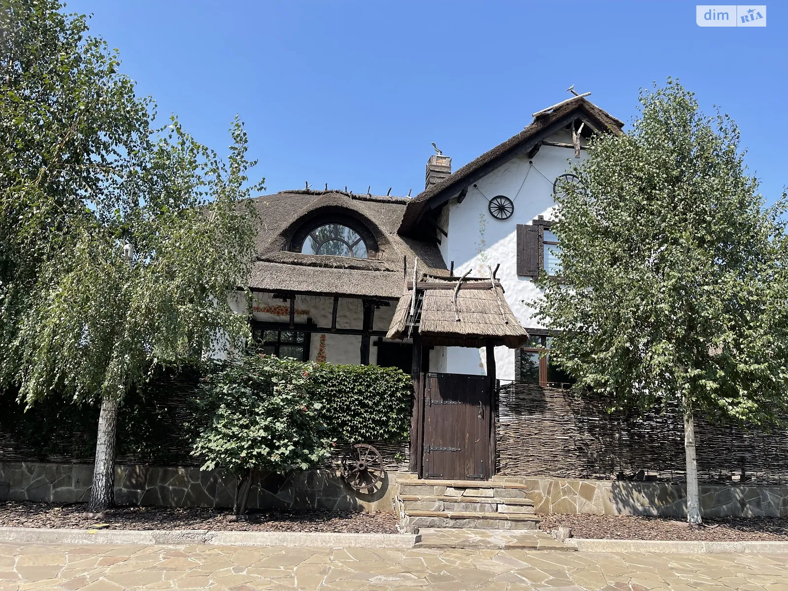 Продается дом на 2 этажа 276 кв. м с бассейном, цена: 350000 $ - фото 1