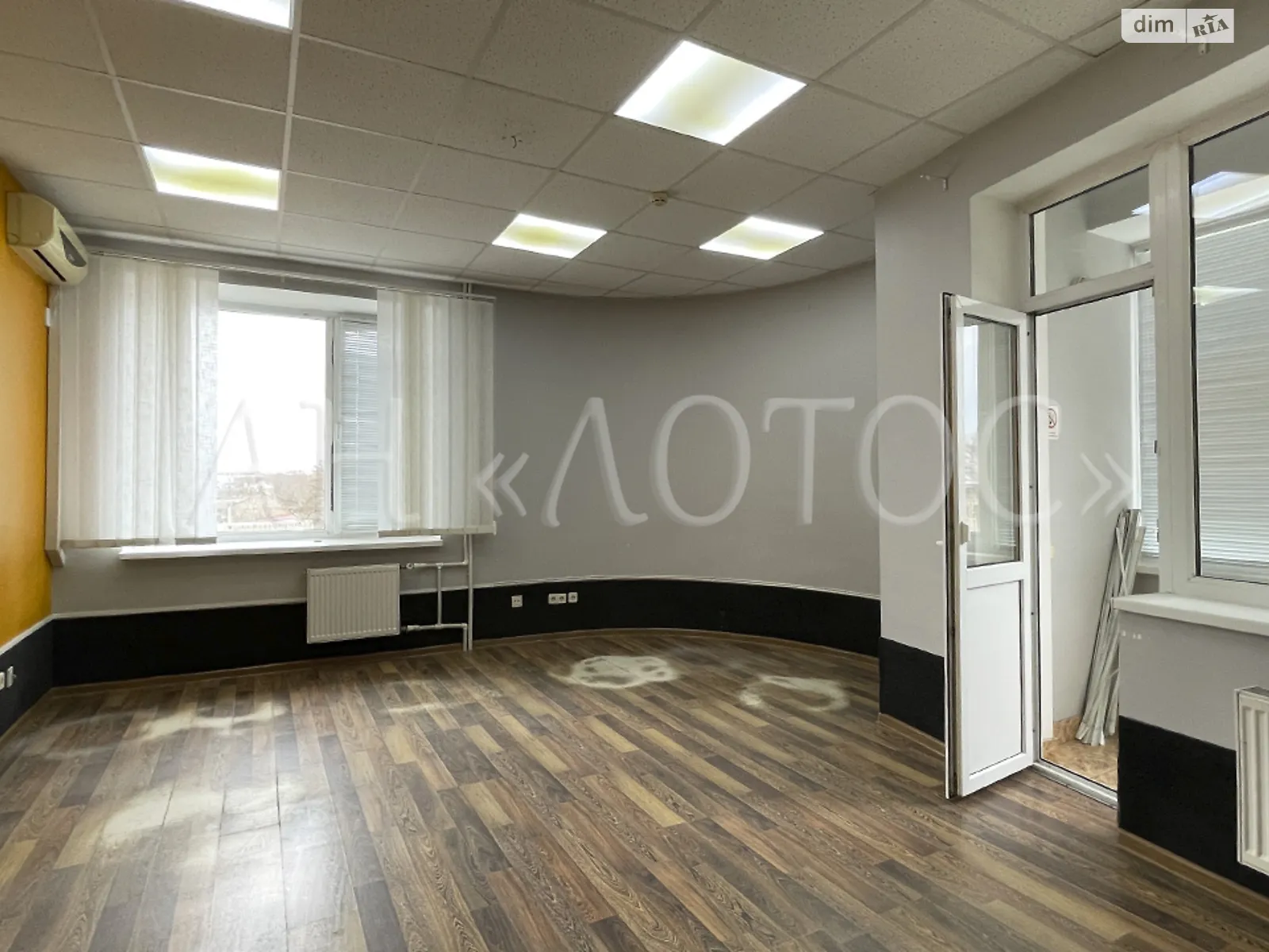 Сдается в аренду офис 24 кв. м в бизнес-центре, цена: 7700 грн - фото 1