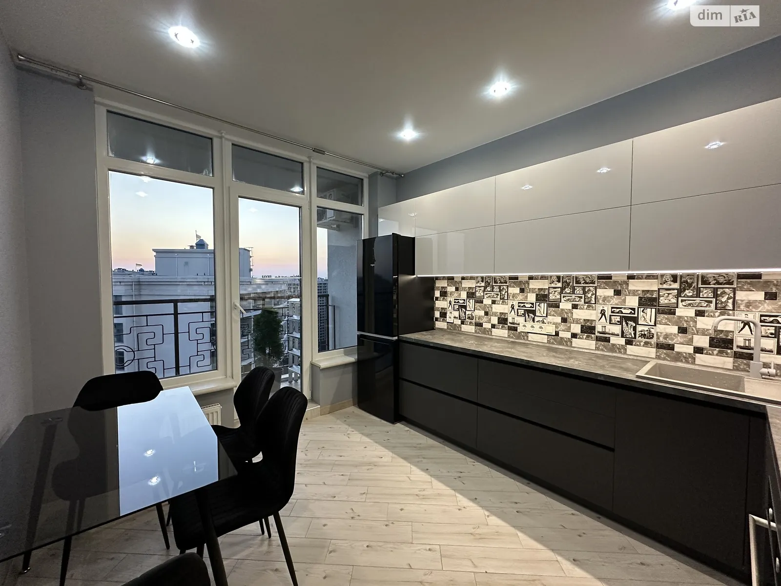 Продается 1-комнатная квартира 45 кв. м в Одессе, ул. Генуэзская, 3Г - фото 1