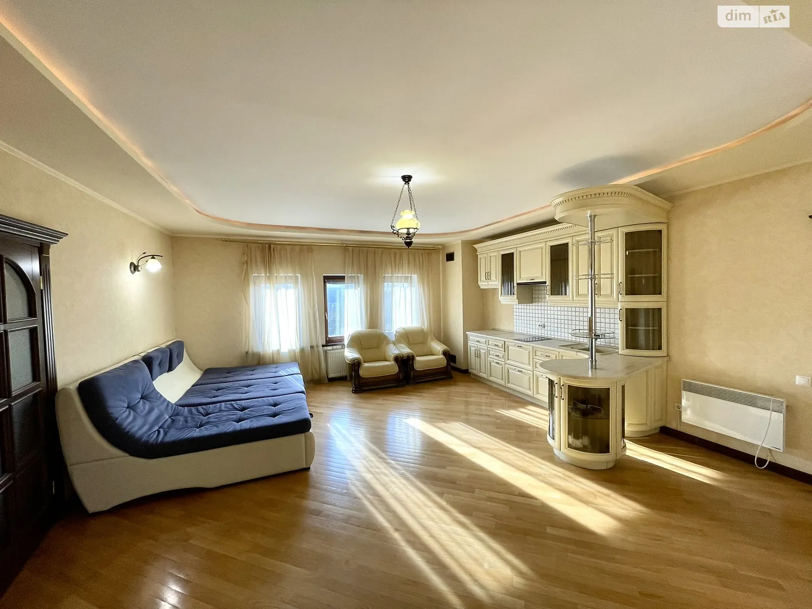 Сдается в аренду дом на 2 этажа 300 кв. м с мансардой, цена: 1491 $ - фото 1