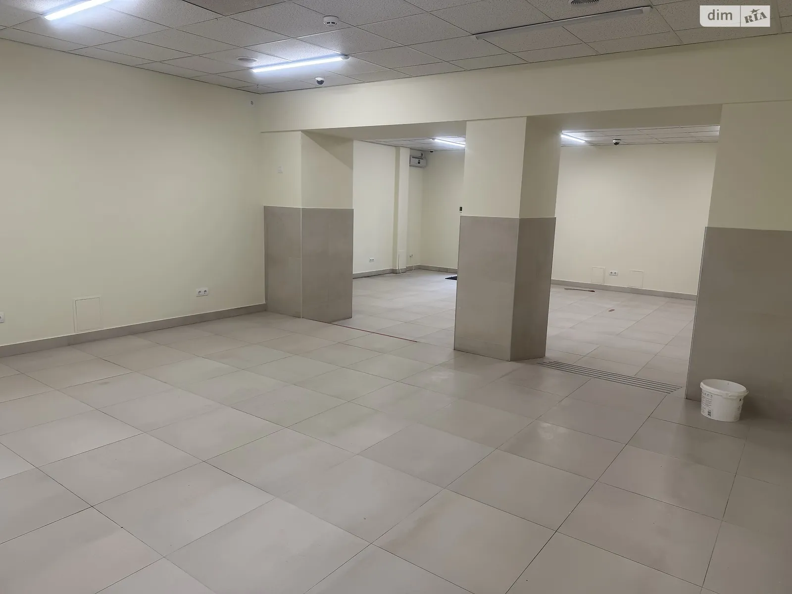 Сдается в аренду помещения свободного назначения 135 кв. м в 5-этажном здании, цена: 40500 грн - фото 1