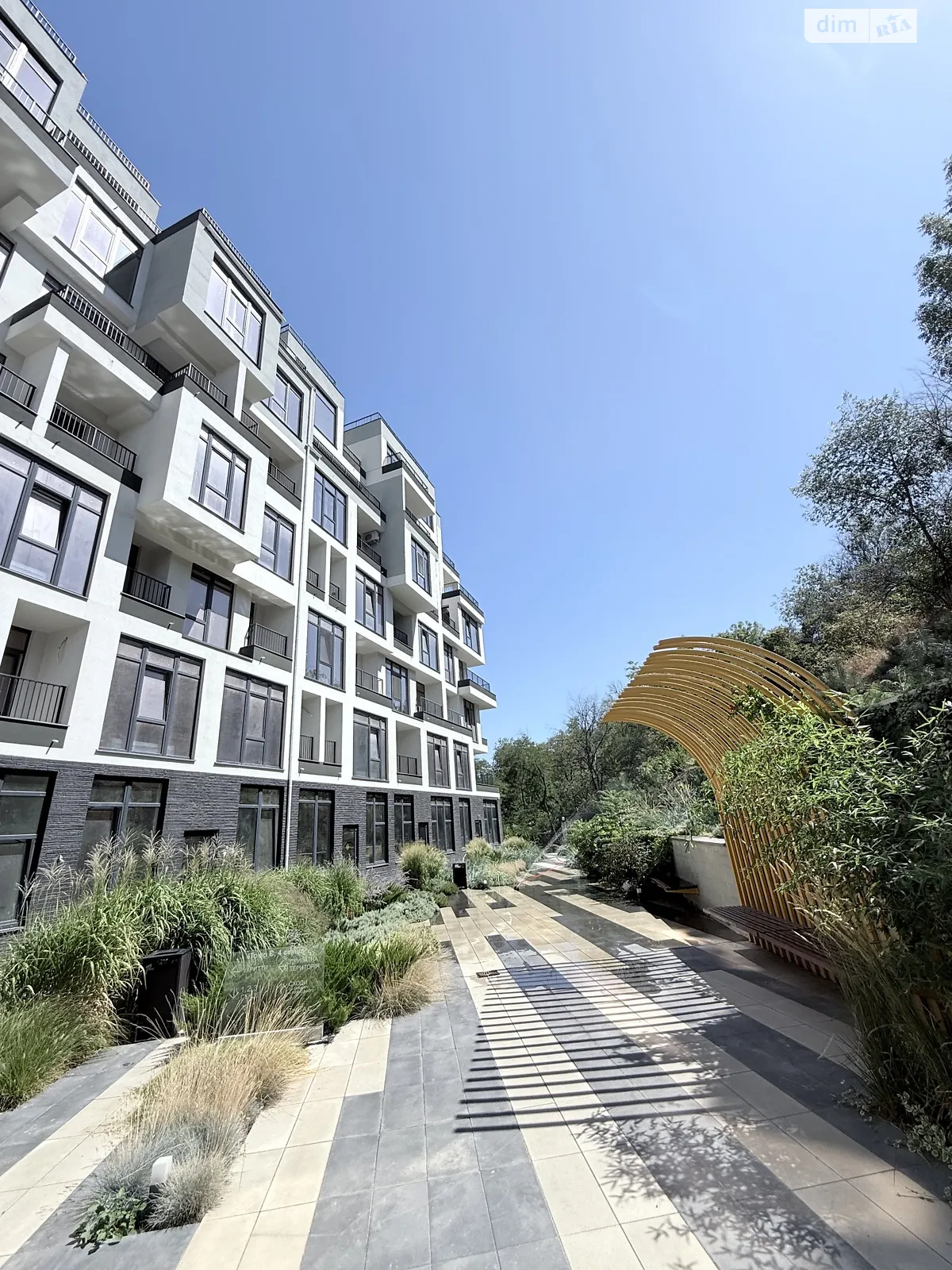 Продается 1-комнатная квартира 54 кв. м в Одессе, ул. Приморская, 47 - фото 1