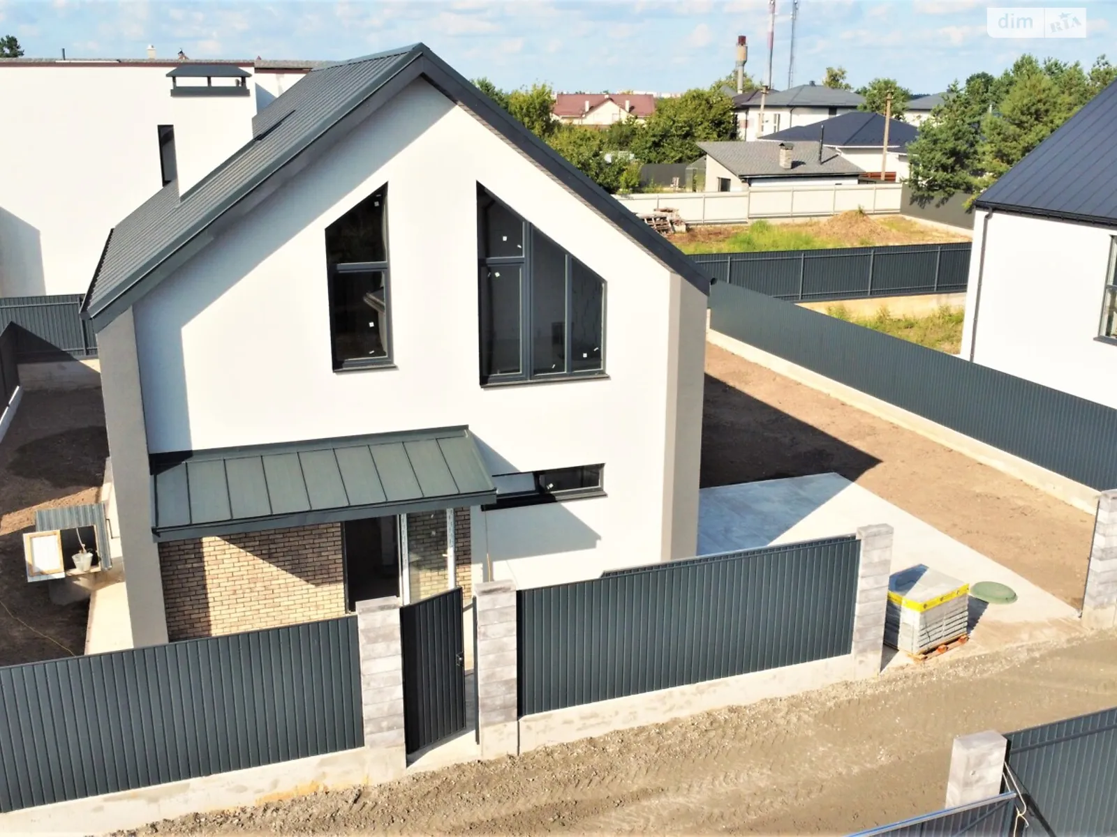Продается дом на 2 этажа 135 кв. м с мансардой, цена: 108000 $ - фото 1