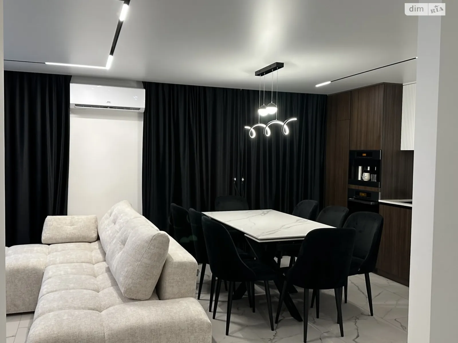 Продается 3-комнатная квартира 90 кв. м в Трускавце, ул. Ивасюка, 11 - фото 1