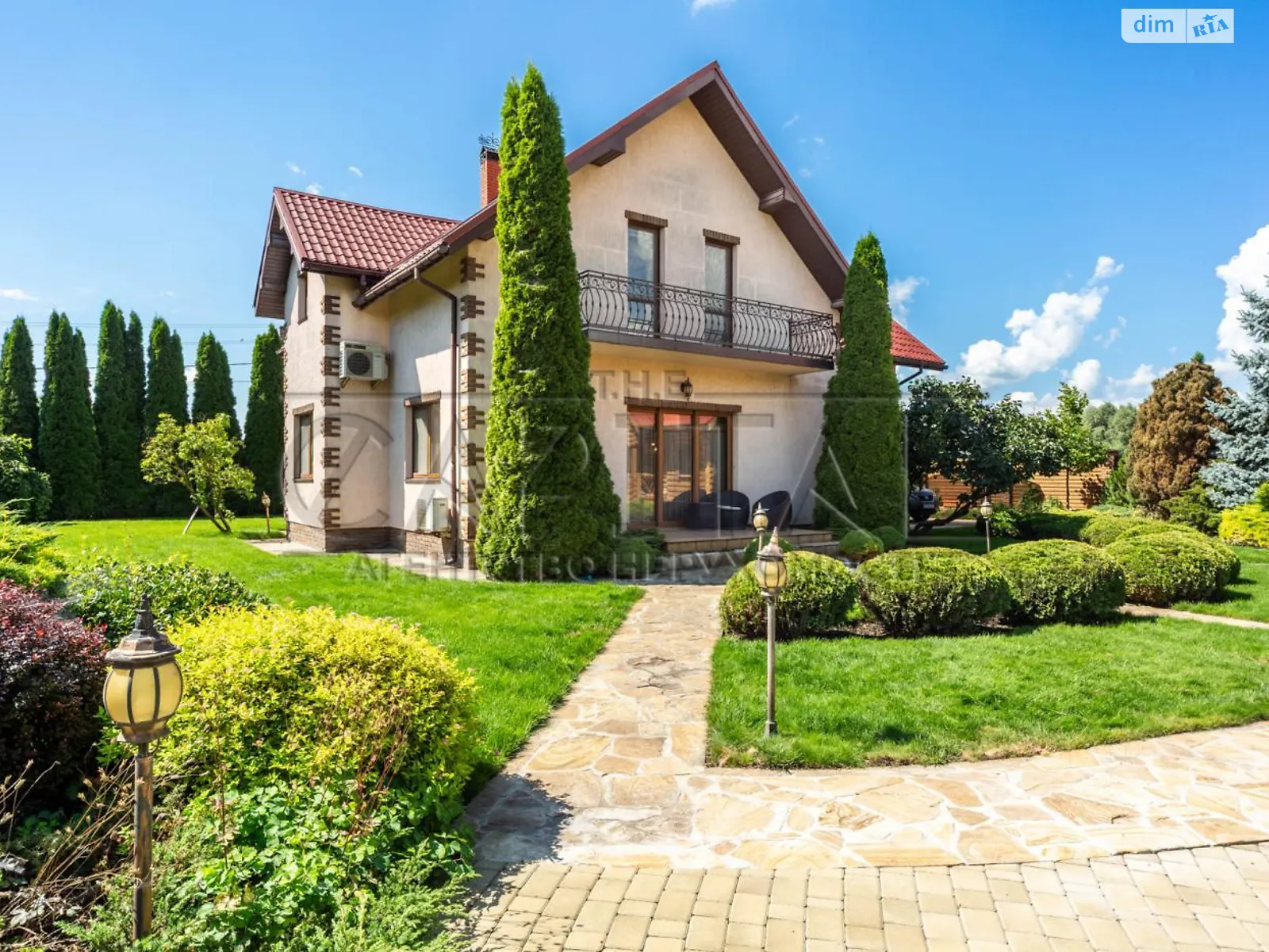 Продается дом на 2 этажа 205 кв. м с подвалом, цена: 250000 $ - фото 1