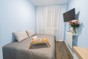 Аренда посуточная квартиры, Киев, р‑н. Соломенский, ст.м. Вокзальная, Карела Чапека (Юлиуса Фучика) улица, дом 7