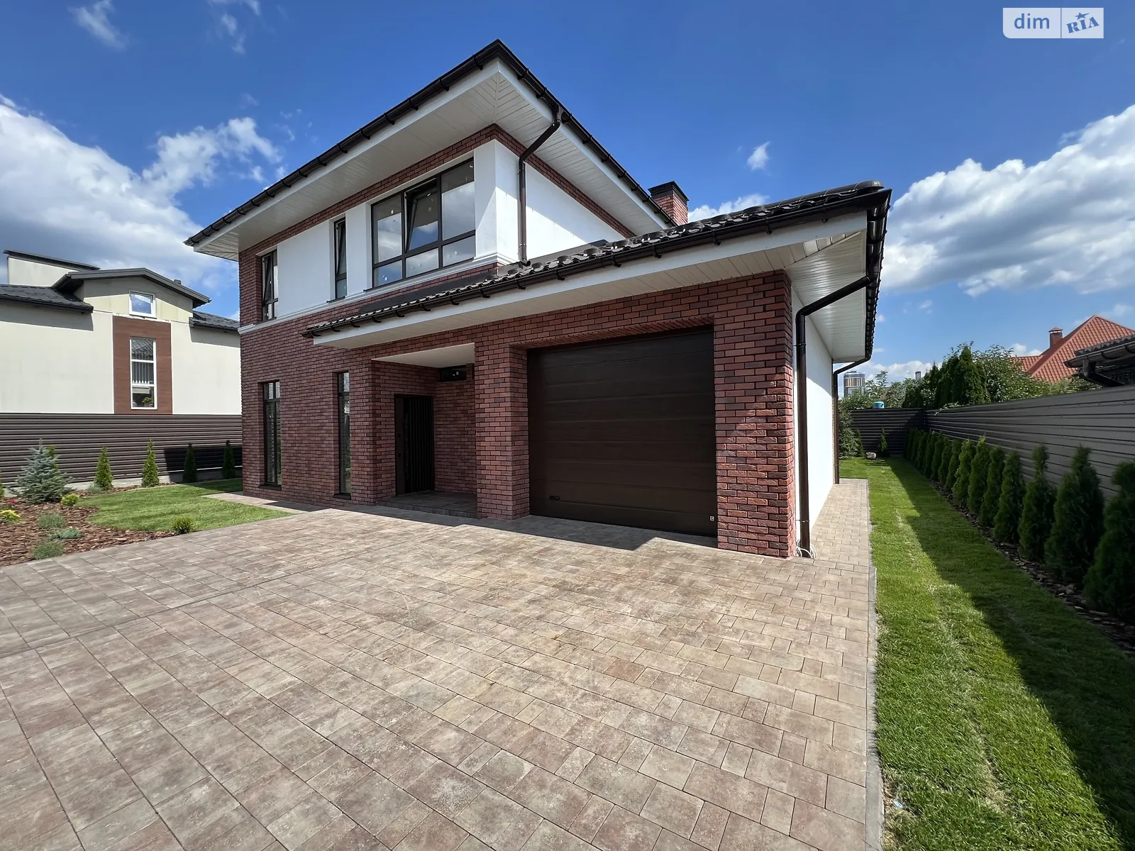 Продается дом на 2 этажа 185 кв. м с камином, цена: 185000 $ - фото 1