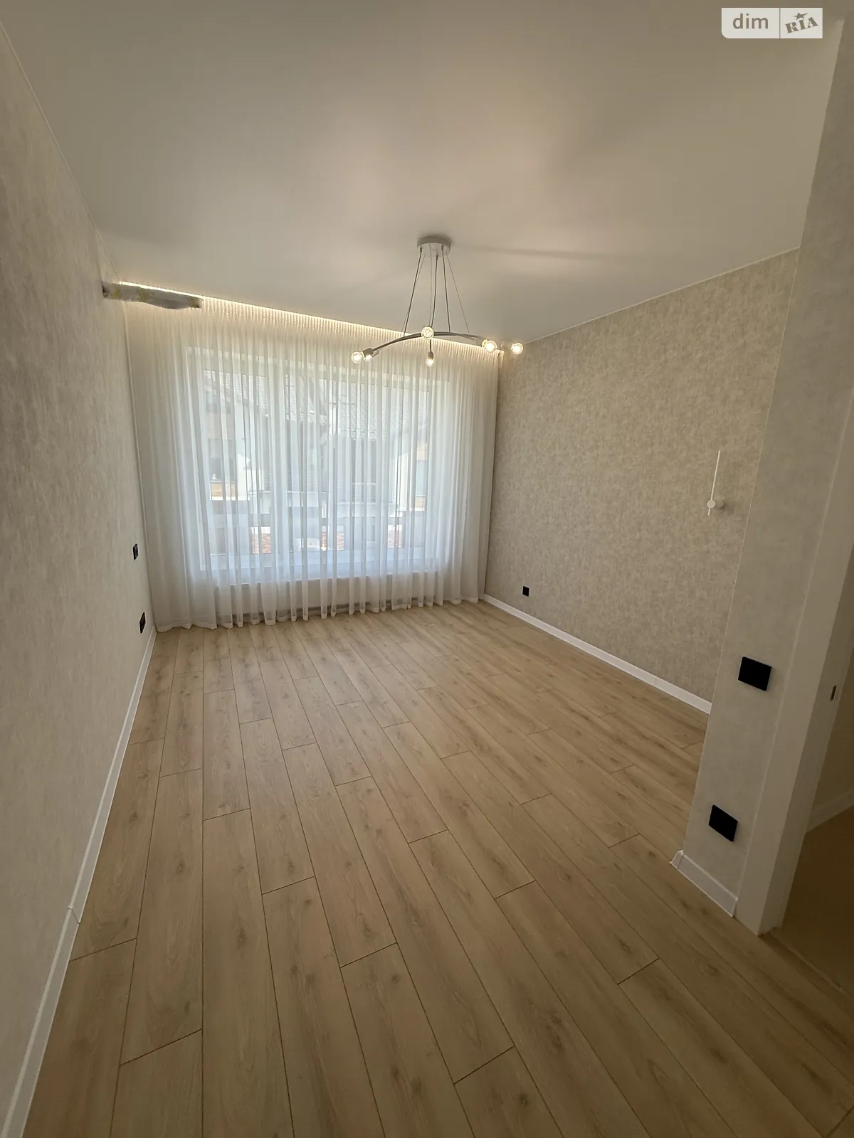 Продается дом на 3 этажа 210 кв. м с баней/сауной, цена: 237000 $ - фото 1