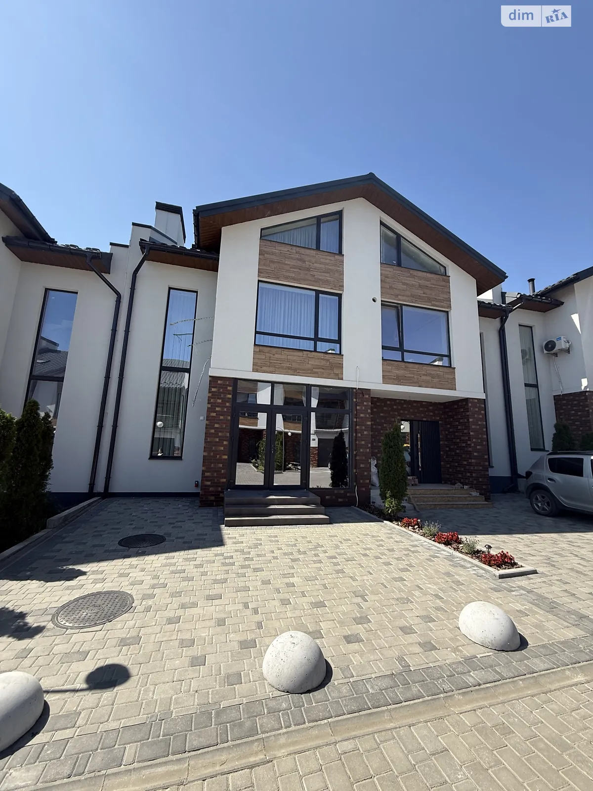 Продается дом на 3 этажа 210 кв. м с мансардой, цена: 227000 $ - фото 1