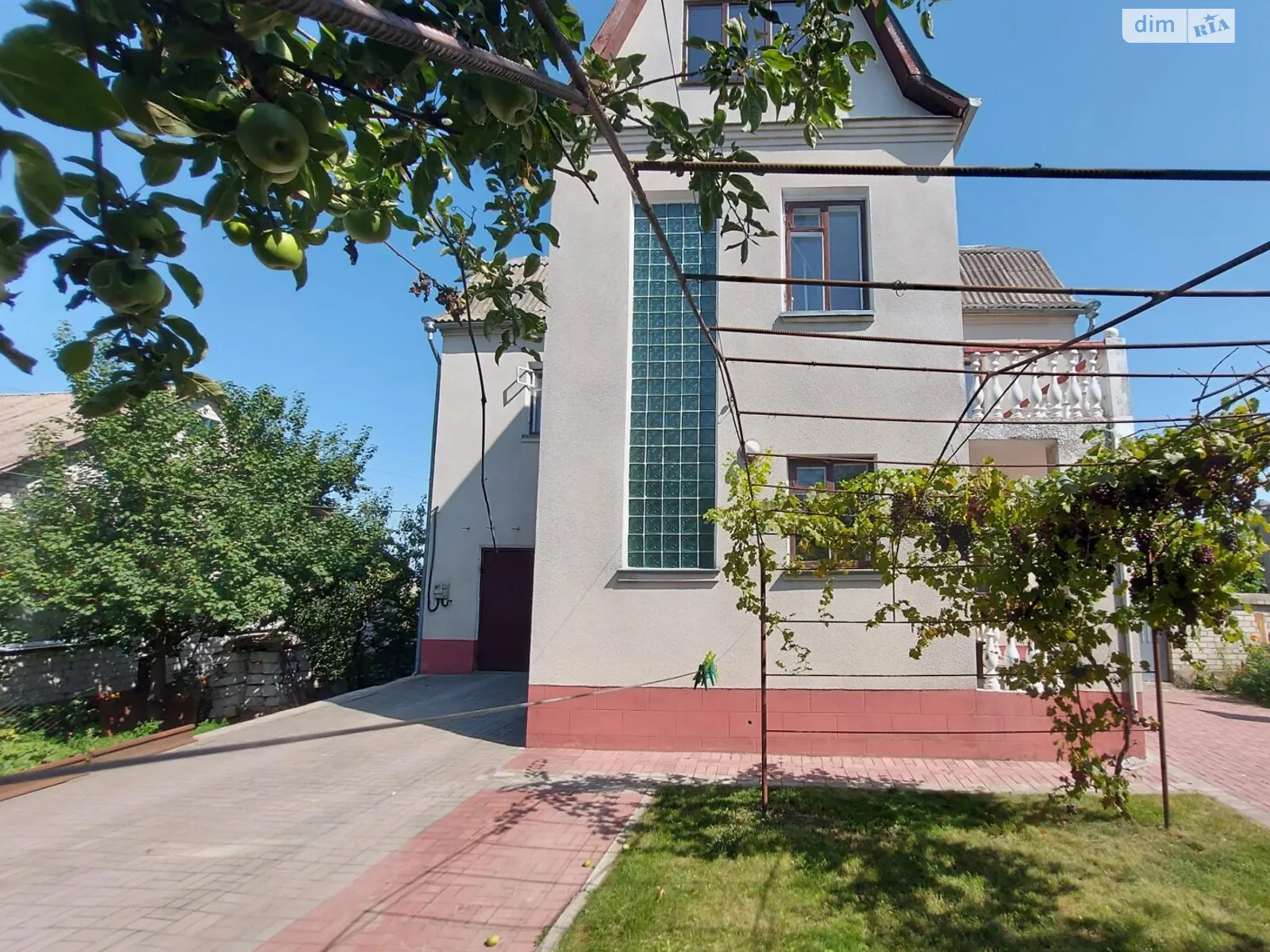 Продается дом на 2 этажа 180 кв. м с верандой, цена: 110000 $ - фото 1