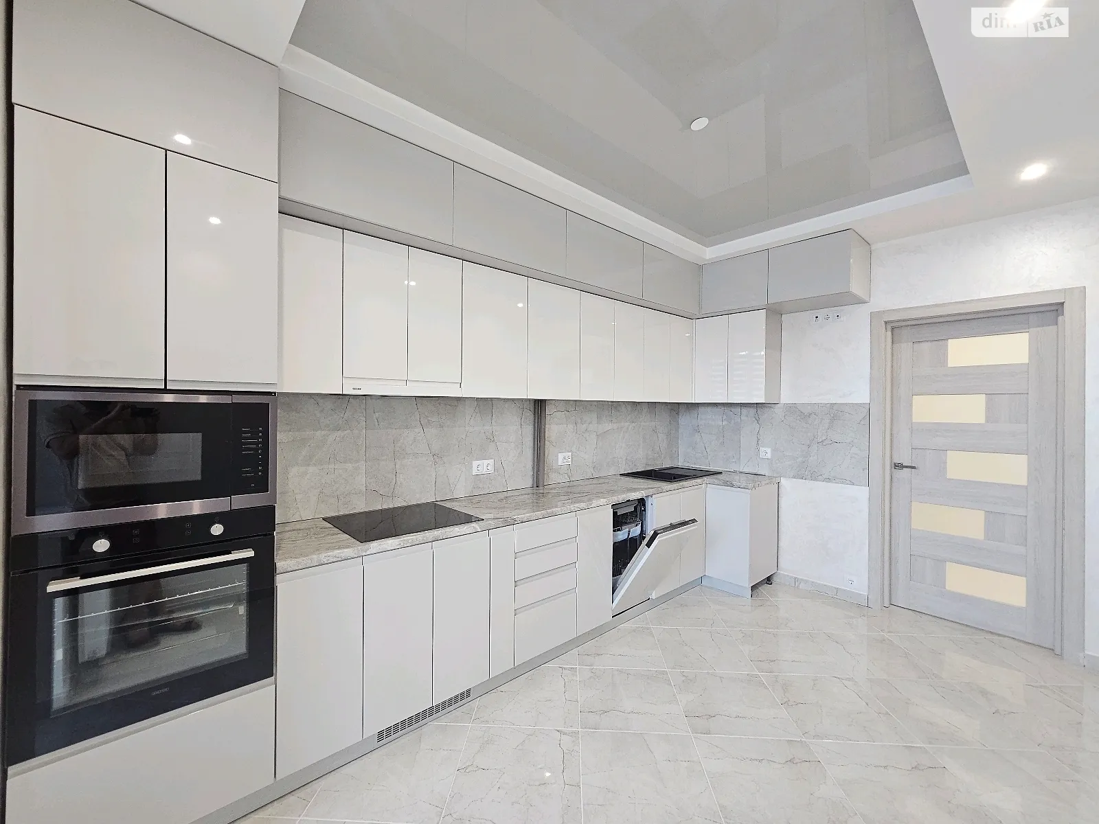 Продается 2-комнатная квартира 62 кв. м в Ивано-Франковске, ул. Стуса Василия, 30В - фото 1