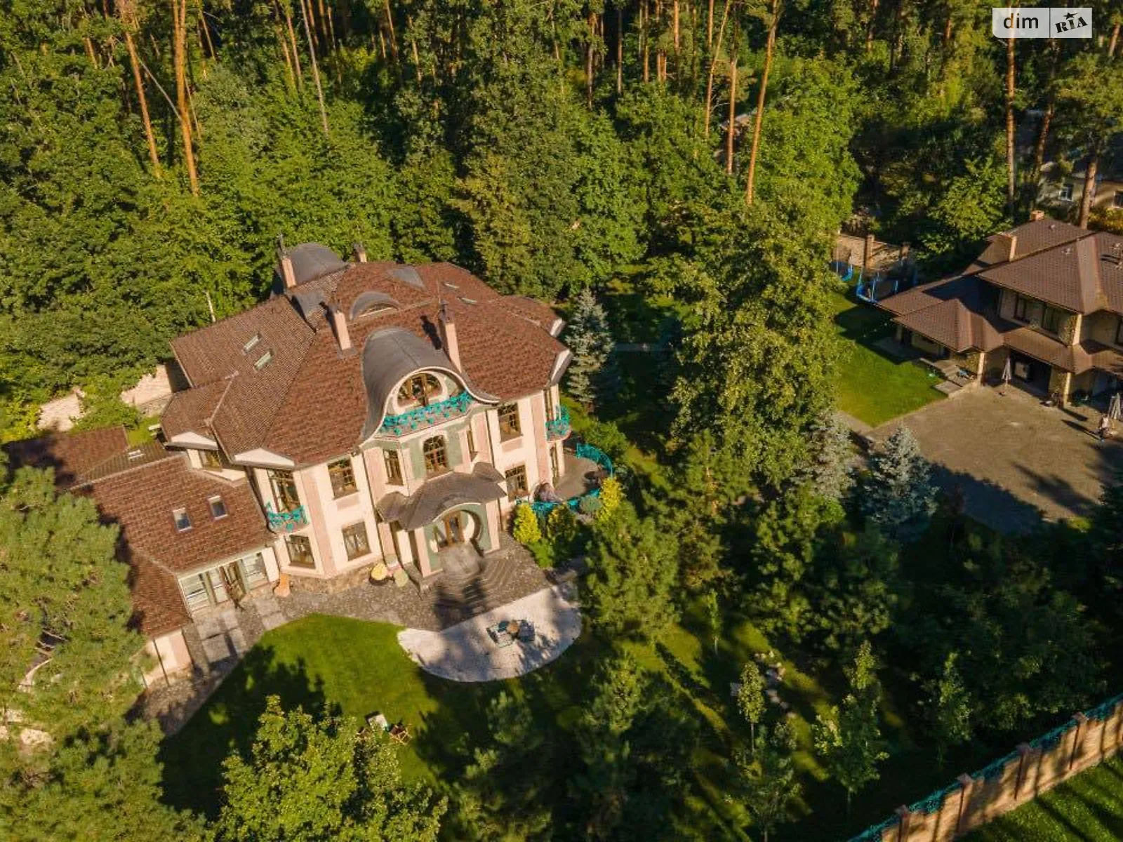 Продается дом на 3 этажа 1101.5 кв. м с подвалом, цена: 1000000 $ - фото 1