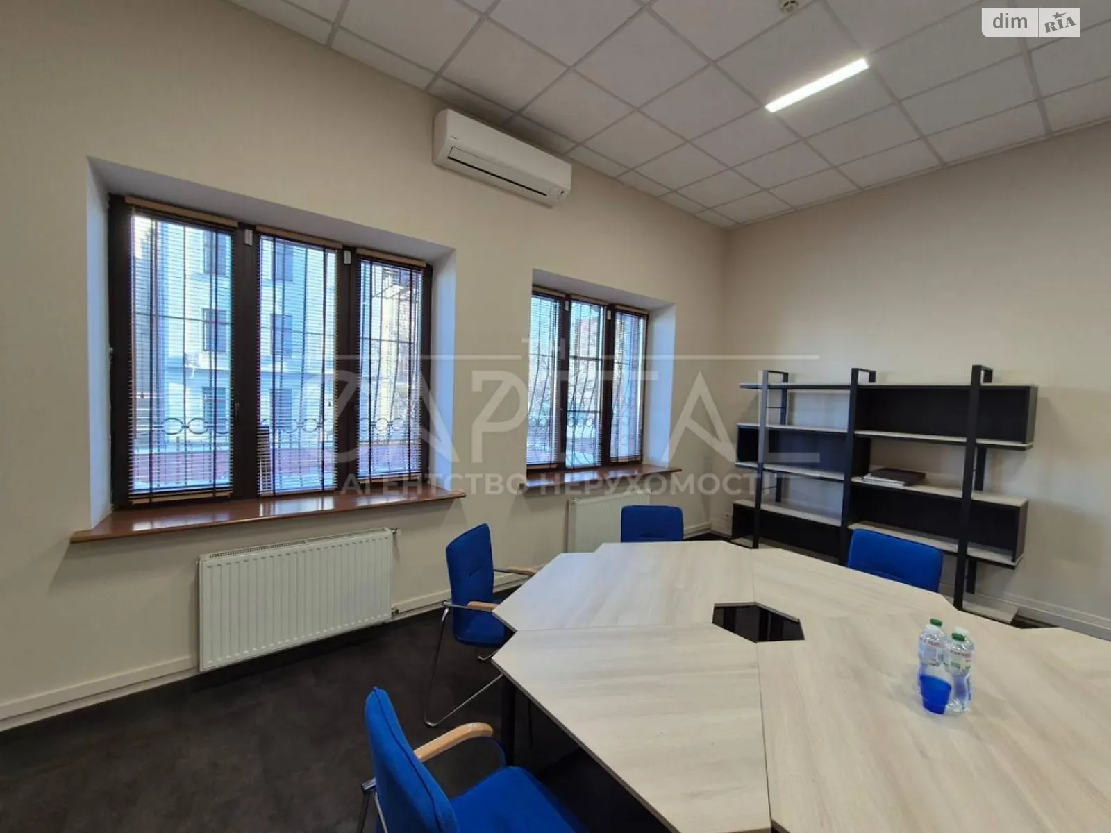 Сдается в аренду офис 190 кв. м в бизнес-центре, цена: 2500 $ - фото 1