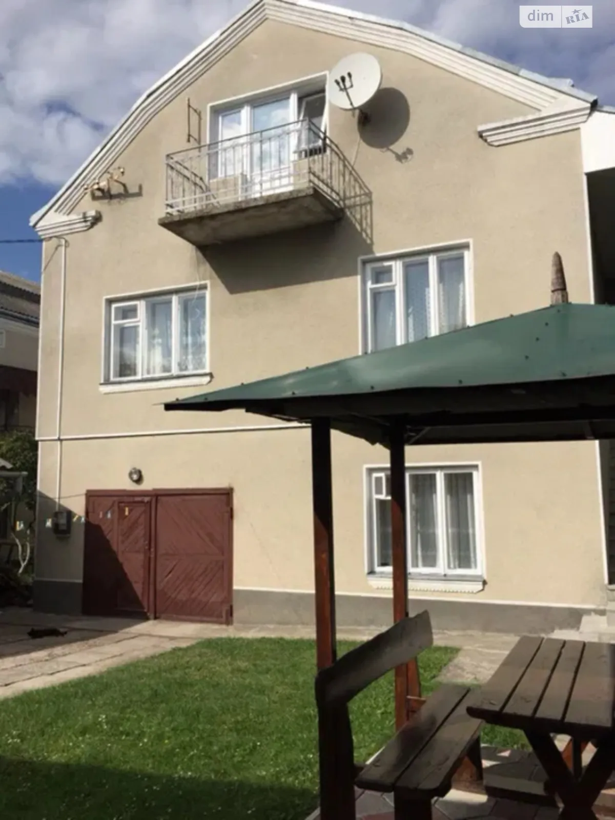 Продается дом на 3 этажа 233 кв. м с садом, цена: 170000 $ - фото 1