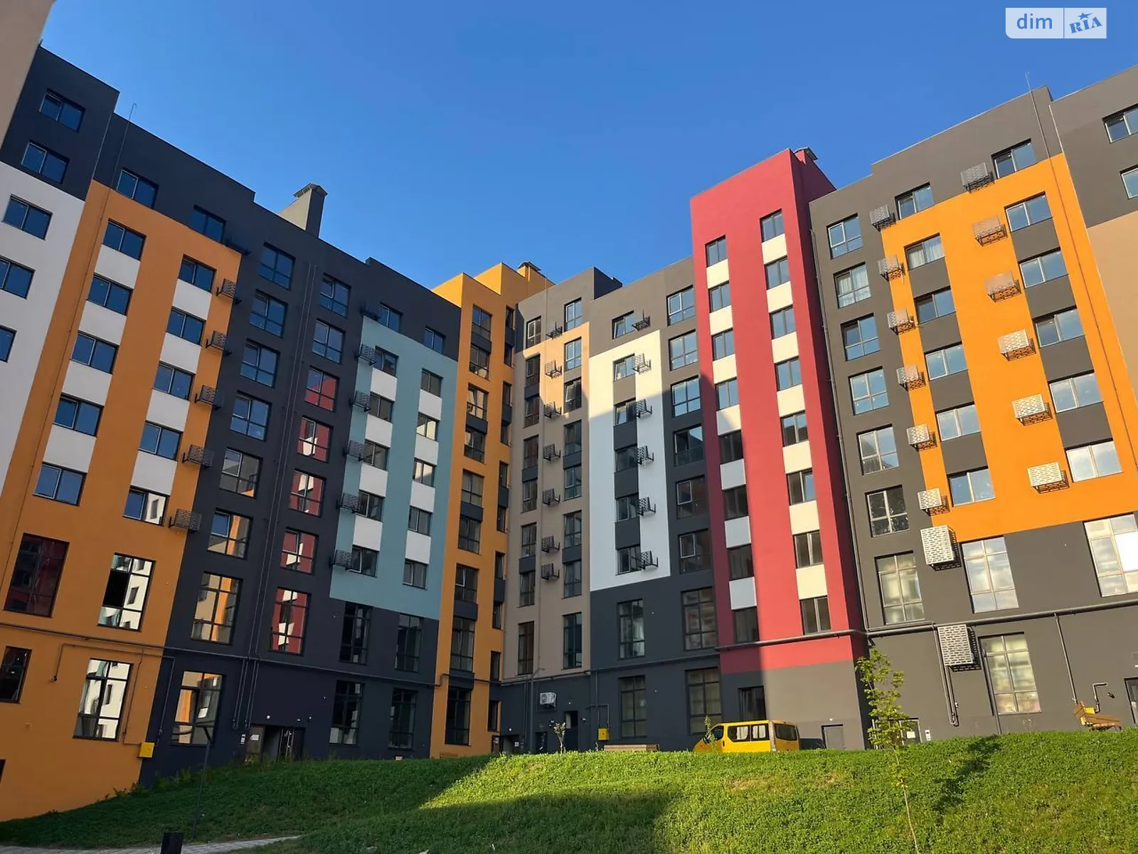 Продается 1-комнатная квартира 42 кв. м в Ровно, ул. Студенческая, 24 - фото 1