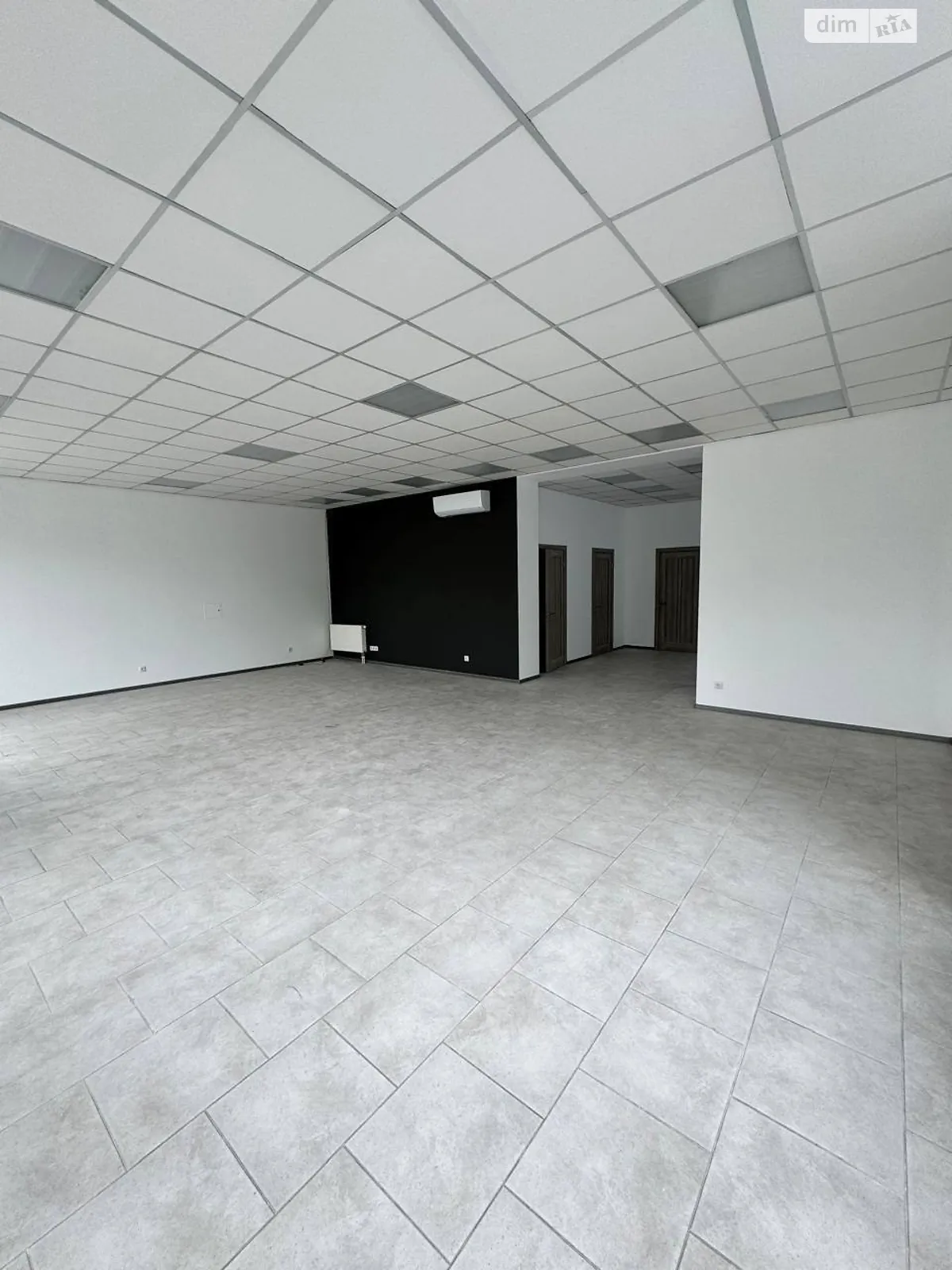 Продается офис 116.3 кв. м в бизнес-центре, цена: 180000 $ - фото 1