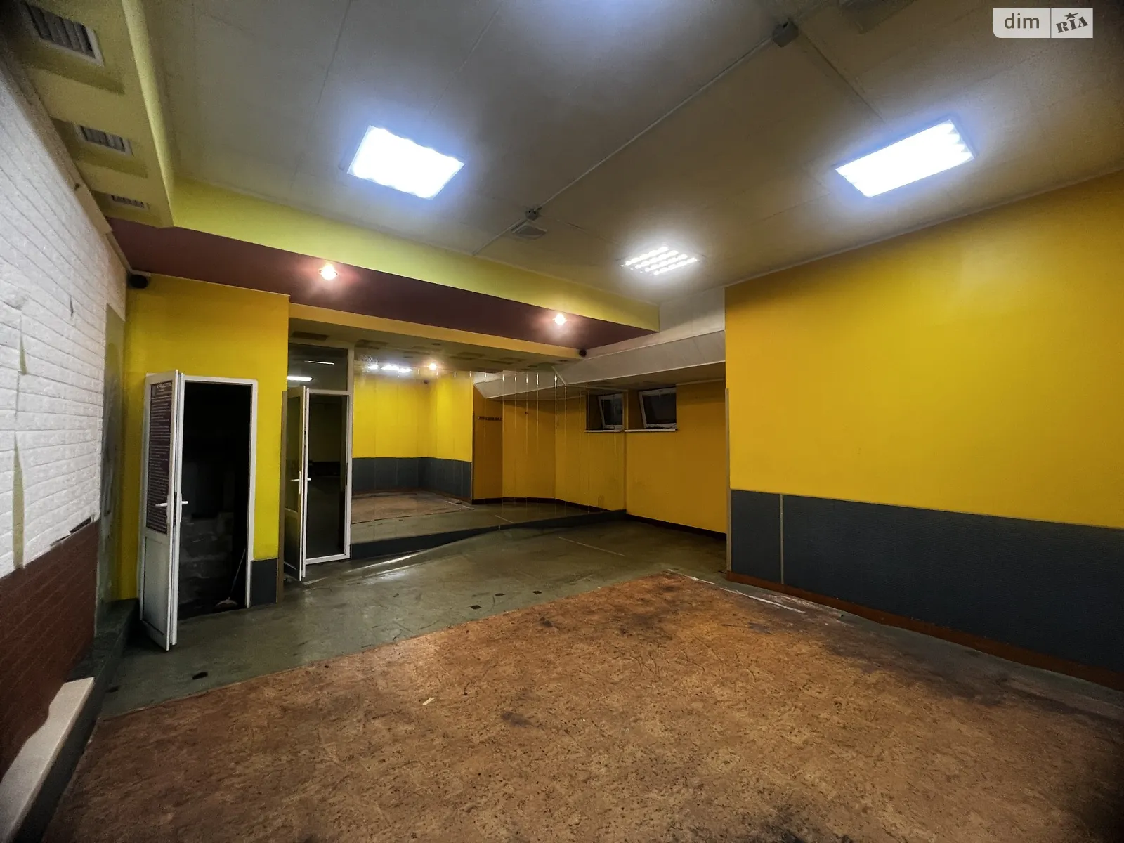 Продається об'єкт сфери послуг 334 кв. м в 9-поверховій будівлі, цена: 220000 $ - фото 1