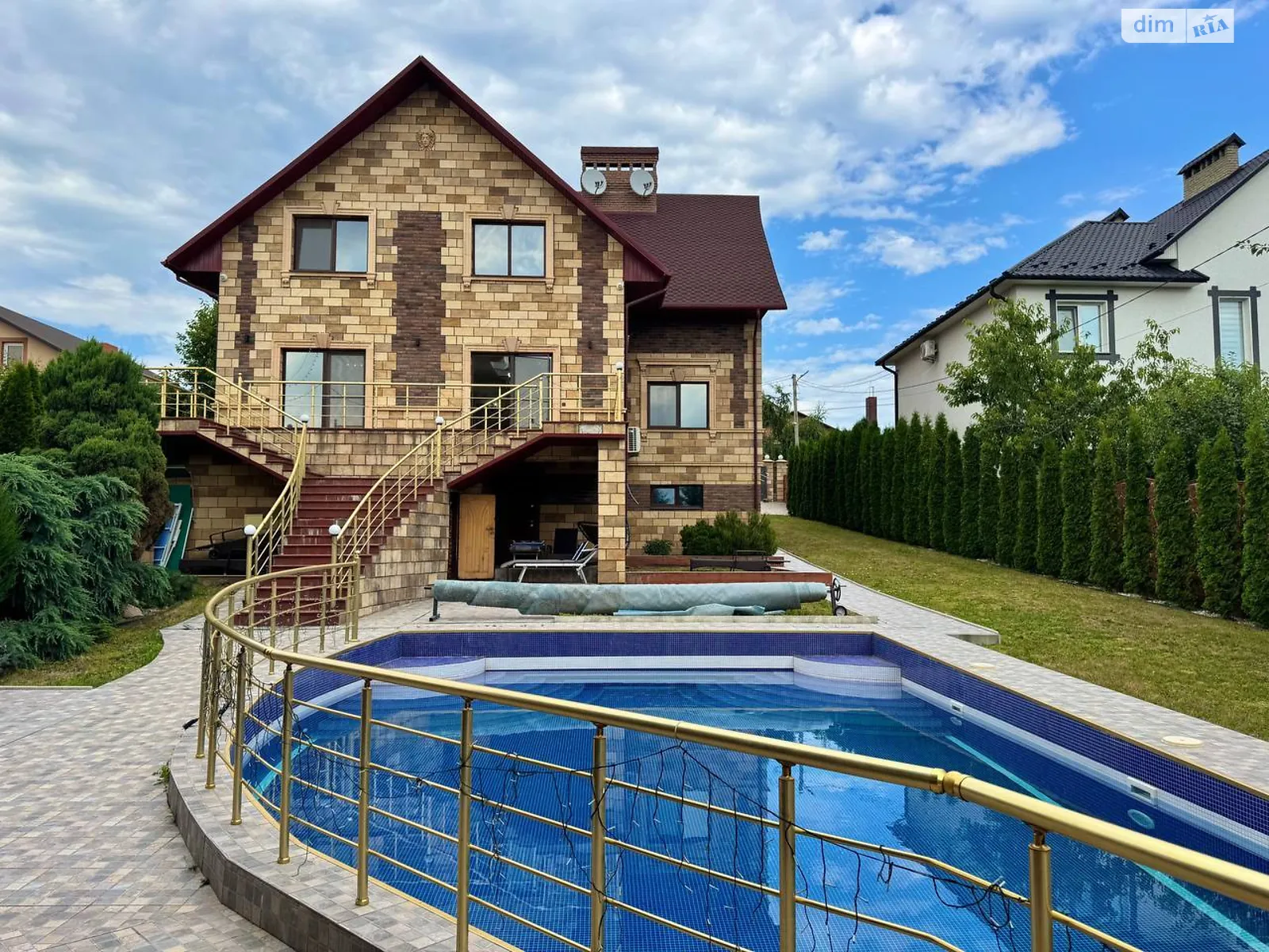 Продается дом на 2 этажа 444 кв. м с садом, цена: 590000 $ - фото 1