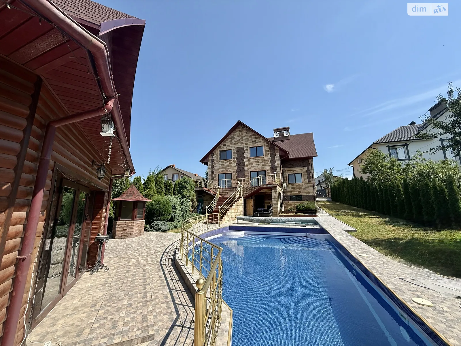 Продается дом на 3 этажа 450 кв. м с балконом, цена: 590000 $ - фото 1