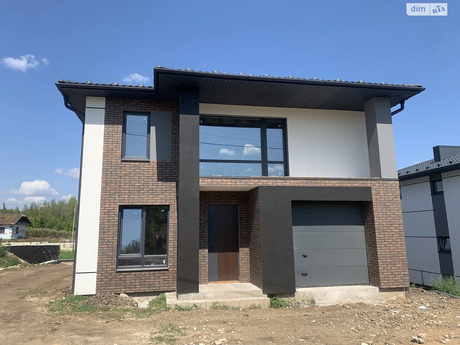Продается дом на 2 этажа 160 кв. м с камином, цена: 100000 $ - фото 1