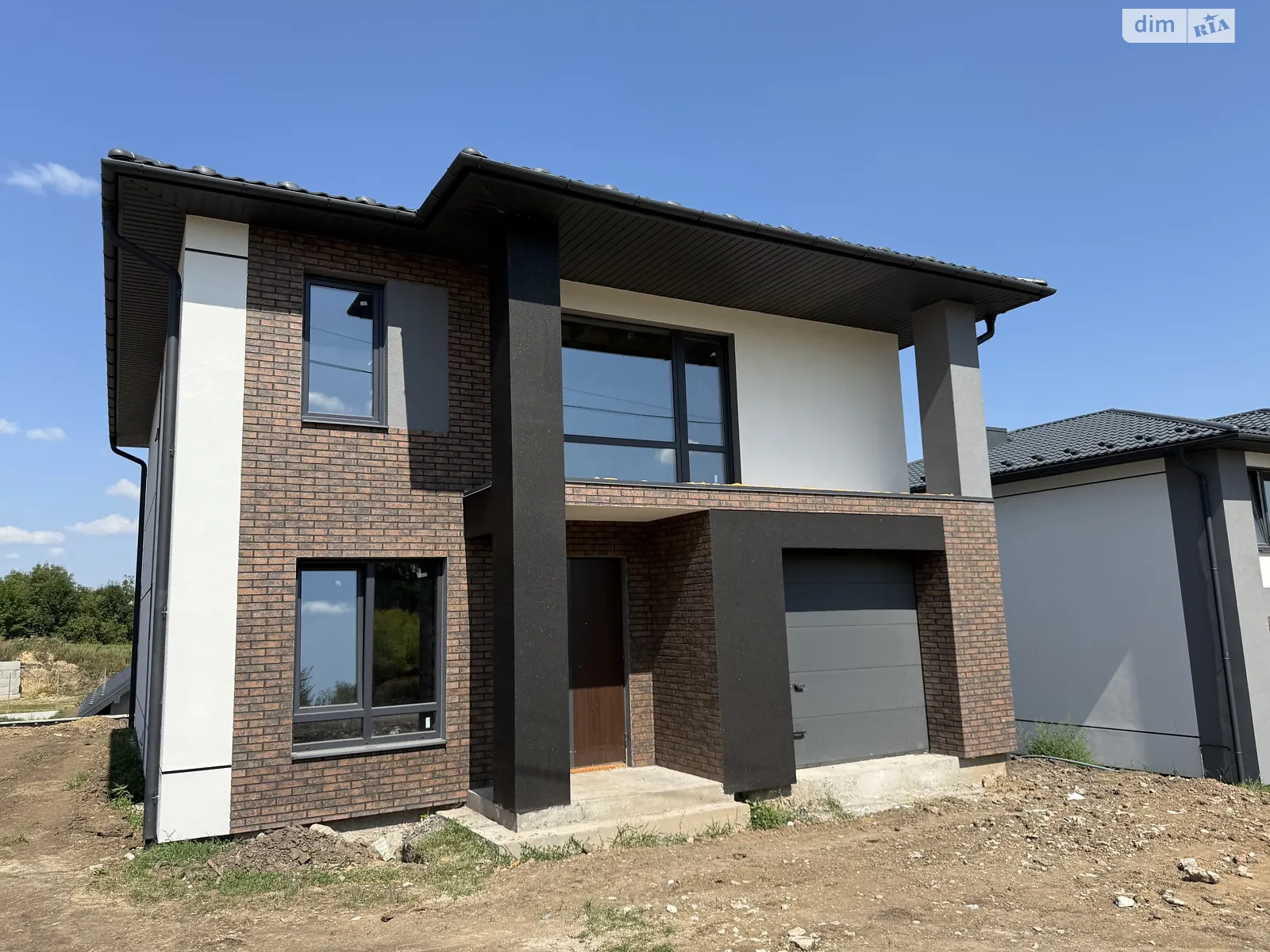 Продается дом на 2 этажа 165 кв. м с участком, цена: 100000 $ - фото 1