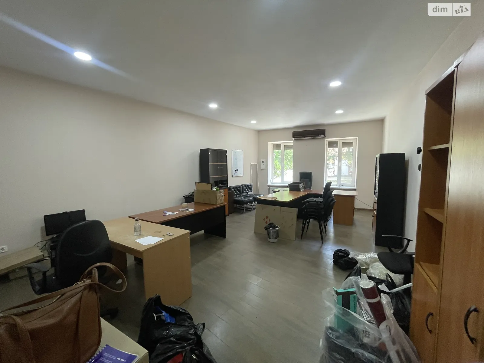 Сдается в аренду офис 194 кв. м в бизнес-центре, цена: 35000 грн - фото 1
