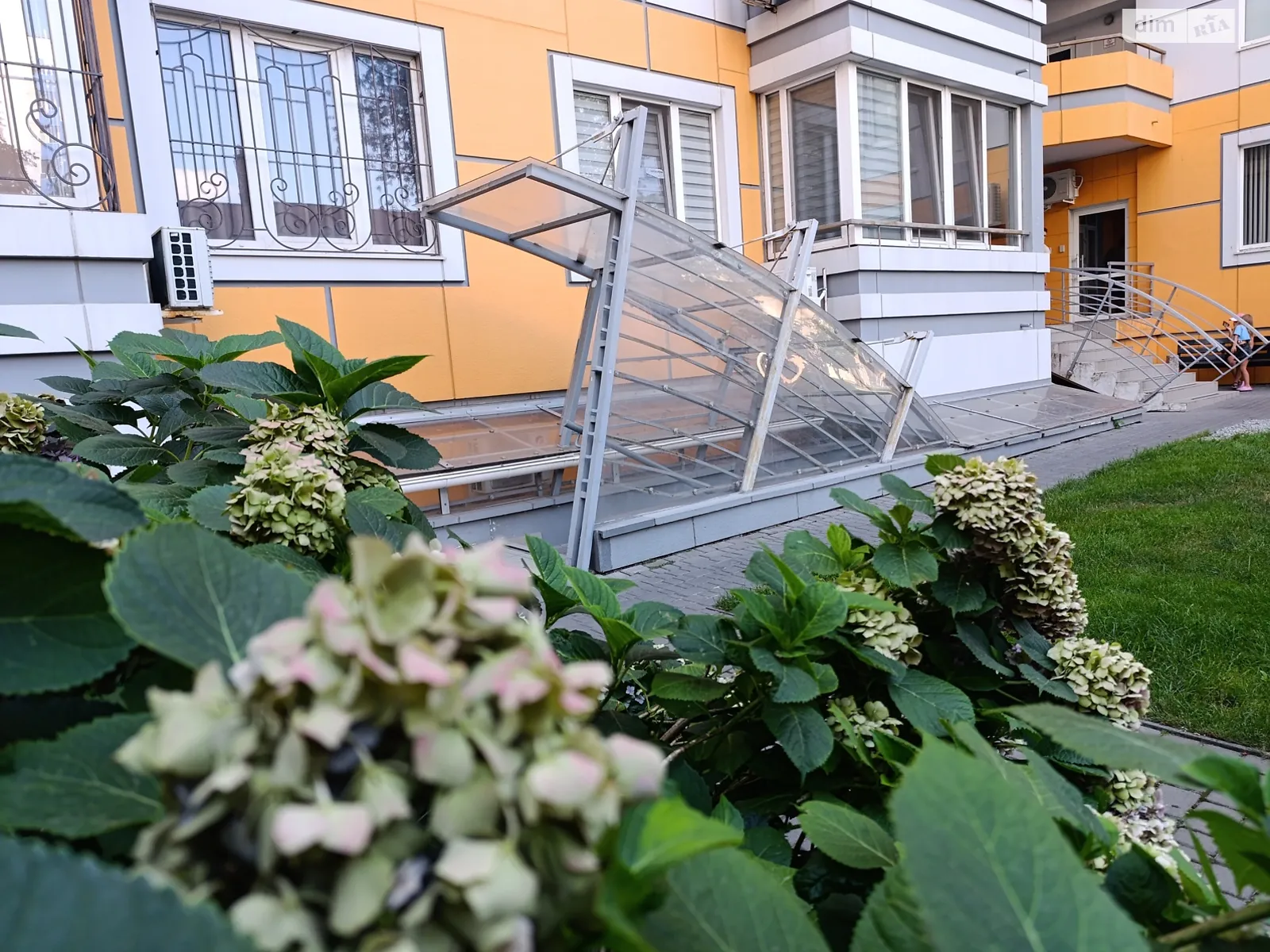 Сдается в аренду офис 51.4 кв. м в бизнес-центре, цена: 514 $ - фото 1