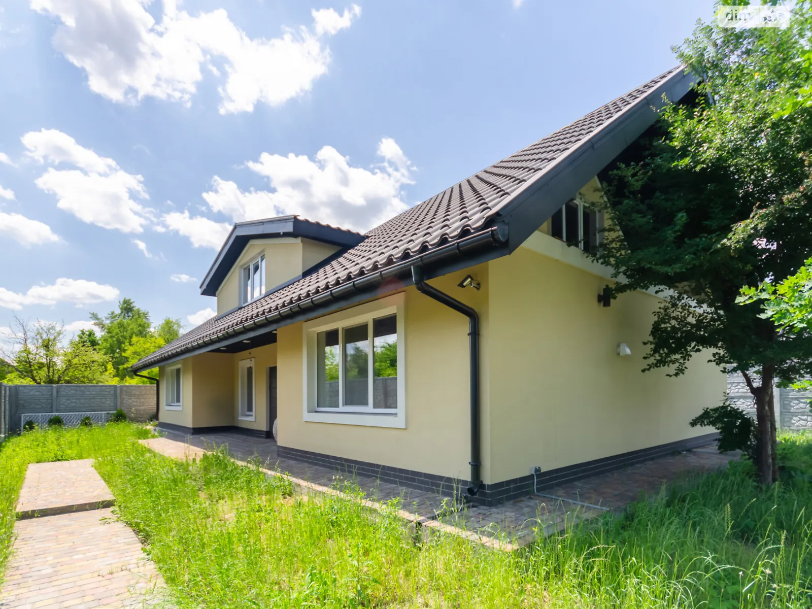 Продается дом на 2 этажа 220 кв. м с балконом, цена: 169000 $ - фото 1