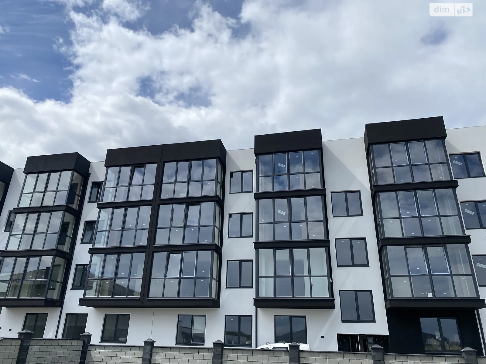 Продается 1-комнатная квартира 38 кв. м в Ровно, ул. Слава Победителям, 11 - фото 1
