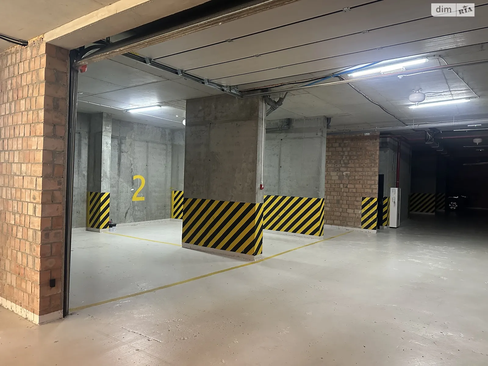 Продается подземный паркинг под легковое авто на 25 кв. м, цена: 30000 $ - фото 1