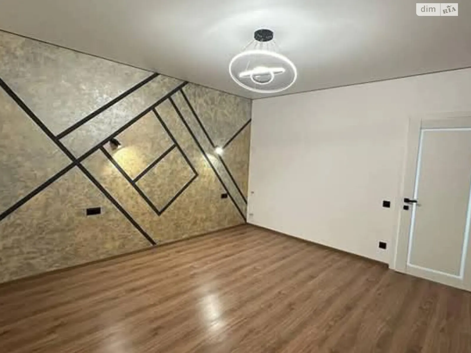 Продается дом на 2 этажа 150 кв. м с балконом, цена: 130000 $ - фото 1