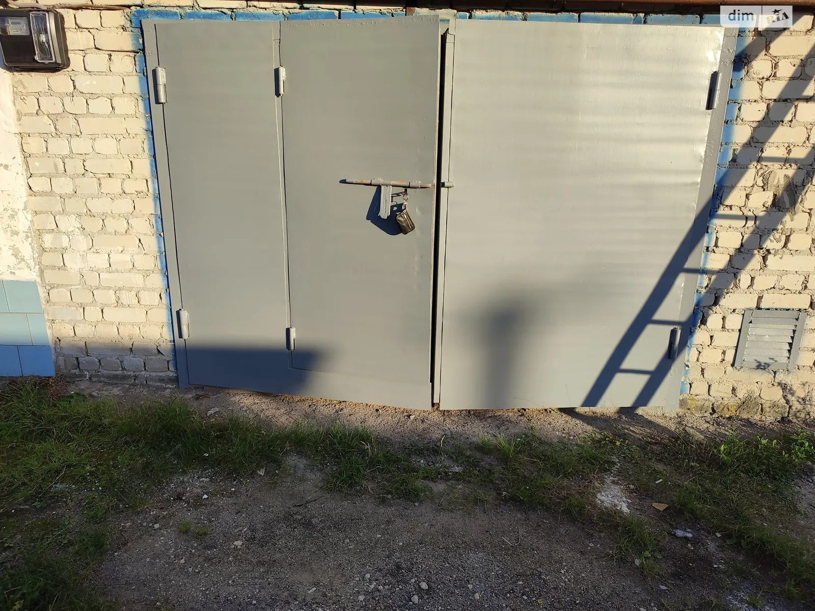 Продается место в гаражном кооперативе под легковое авто на 43.6 кв. м, цена: 9000 $ - фото 1