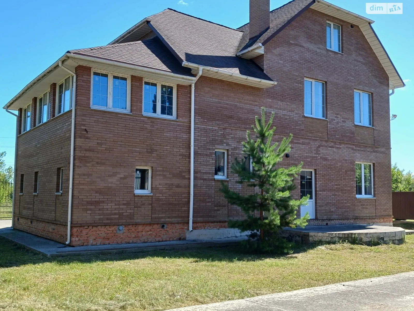 Продается дом на 3 этажа 300 кв. м с беседкой, цена: 265000 $ - фото 1