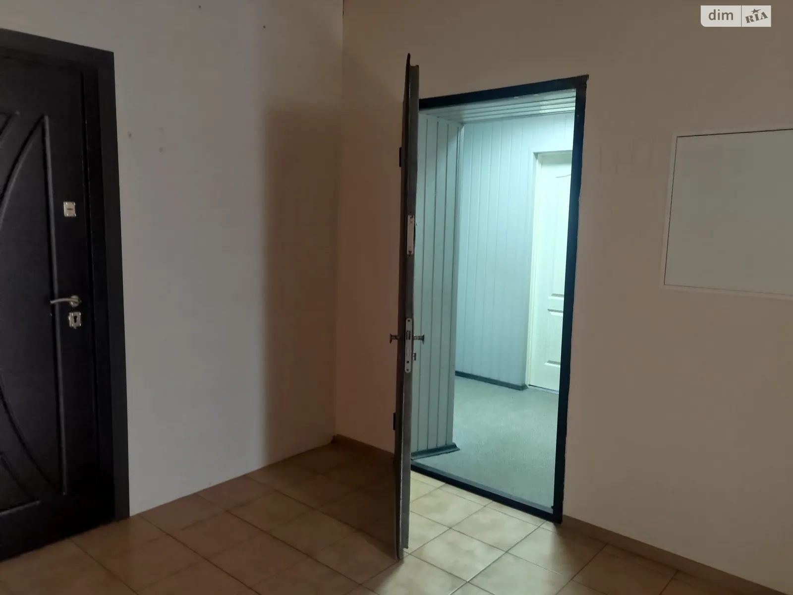 Продается офис 68.7 кв. м в бизнес-центре, цена: 49000 $ - фото 1