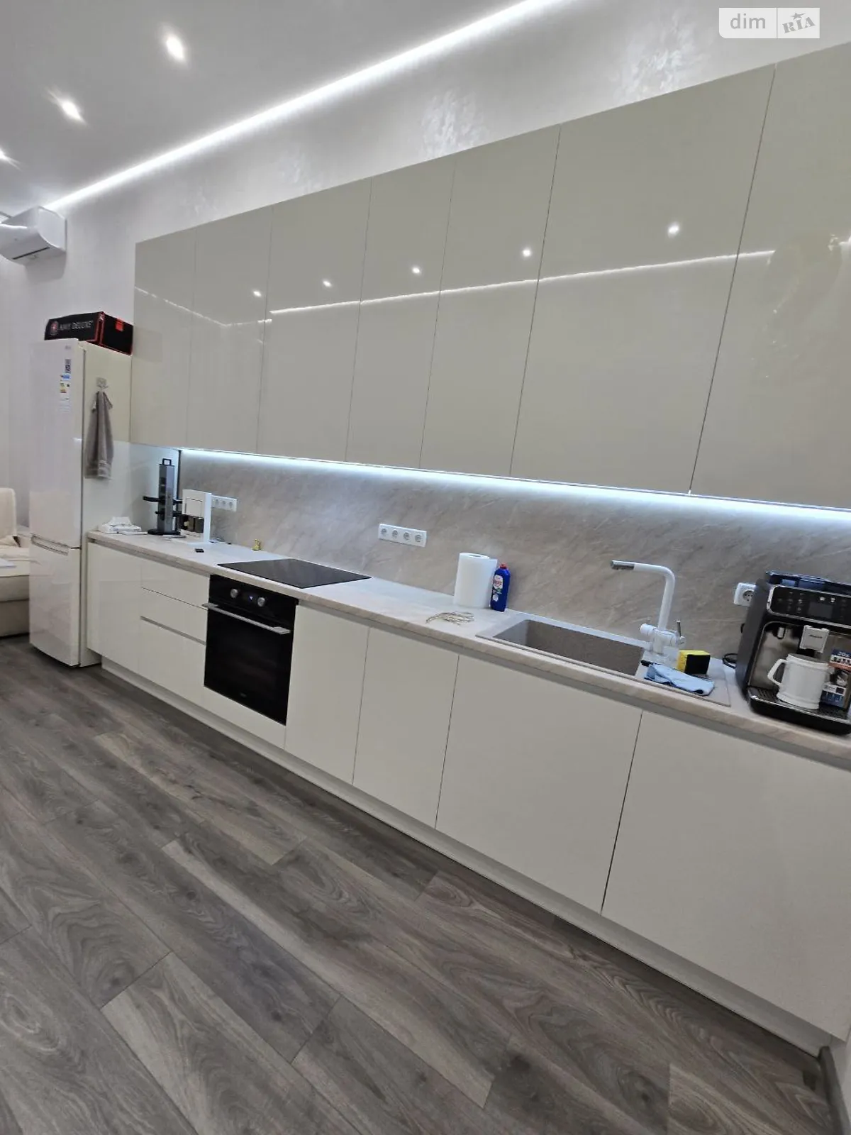 Здається в оренду 1-кімнатна квартира 53.4 кв. м у Києві, вул. Олександра Олеся, 10/2 - фото 1