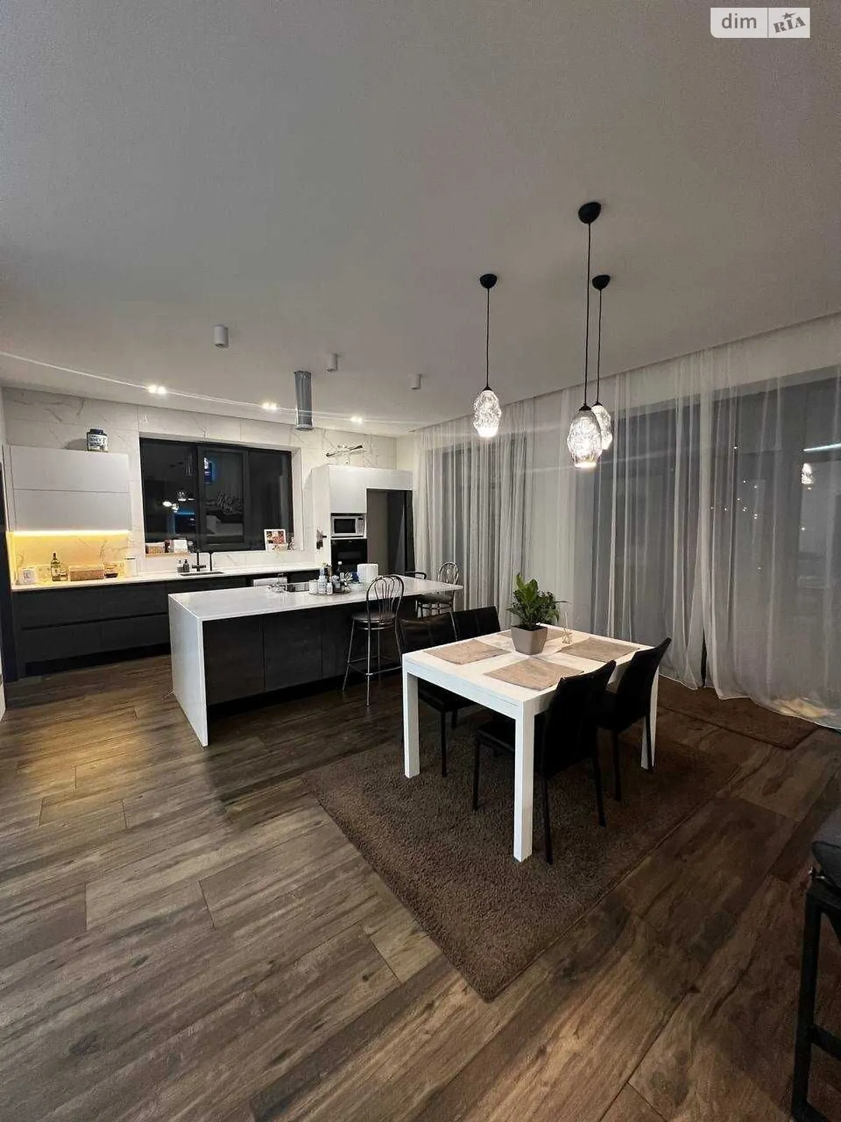 Сдается в аренду дом на 2 этажа 220 кв. м с подвалом, цена: 1250 $ - фото 1