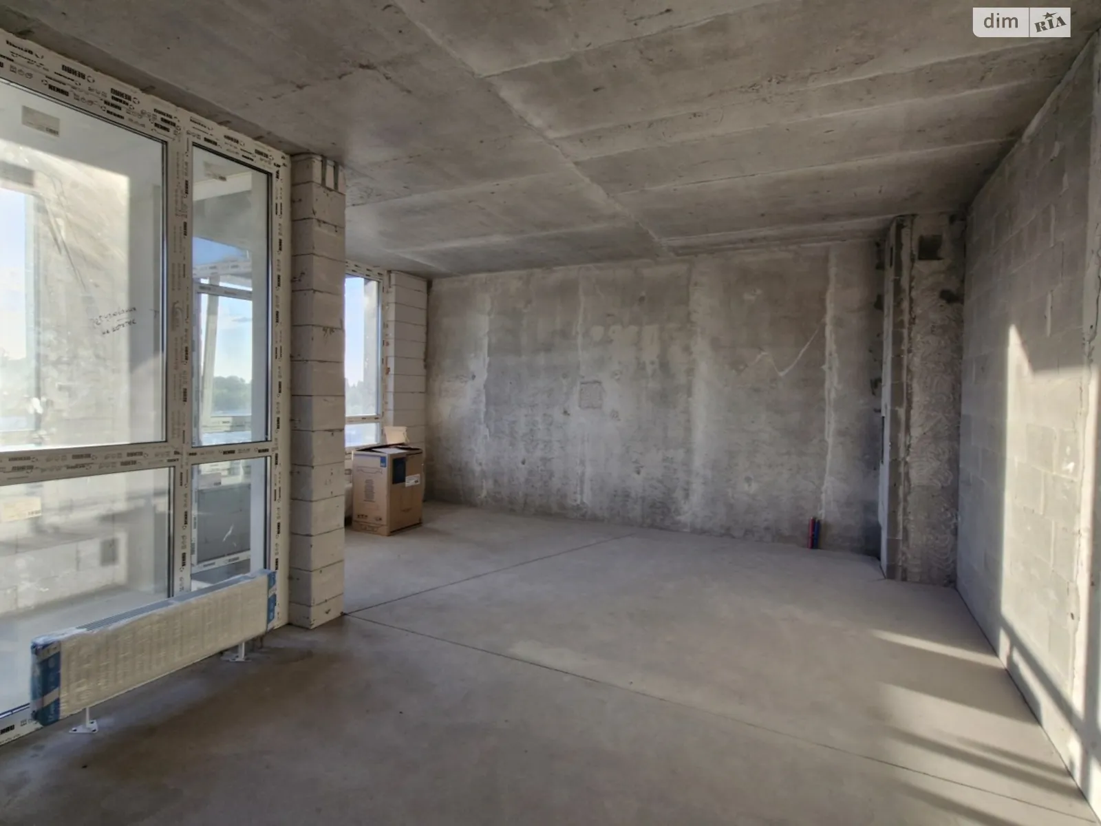 Продається 2-кімнатна квартира 71.4 кв. м у Києві, вул. Салютна, 2 - фото 1